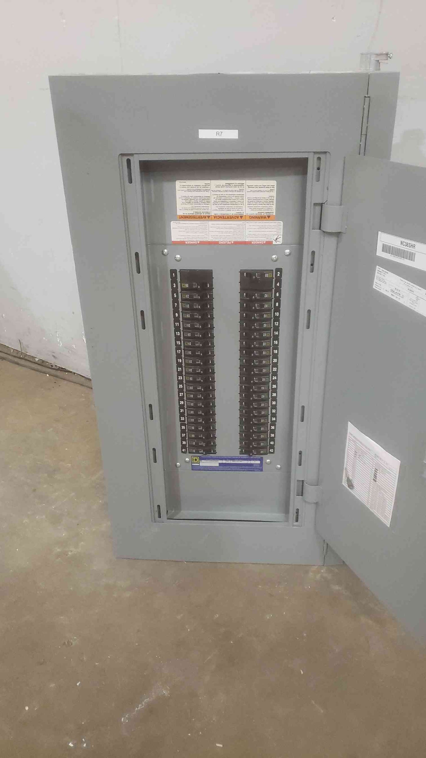 SQUARE D 225A 208Y/120VAC 3PH 4W PANELBOARD NQ(SKU: 110597)