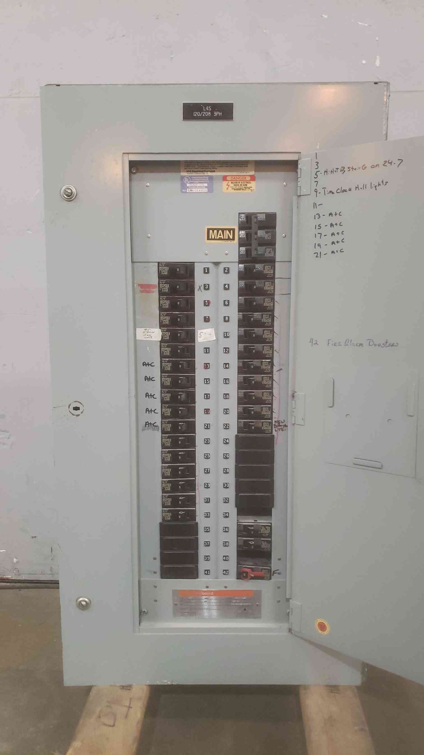 I-T-E 100A 120/208V 3PH 4W Panelboard with Main CDP(SKU: 110628)