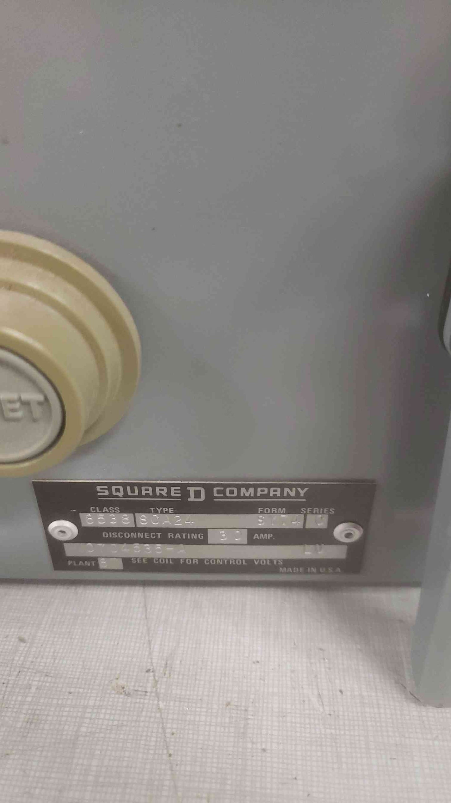SQUARE D 30A Disconnect Switch/Circuit Breaker(SKU: 110617)