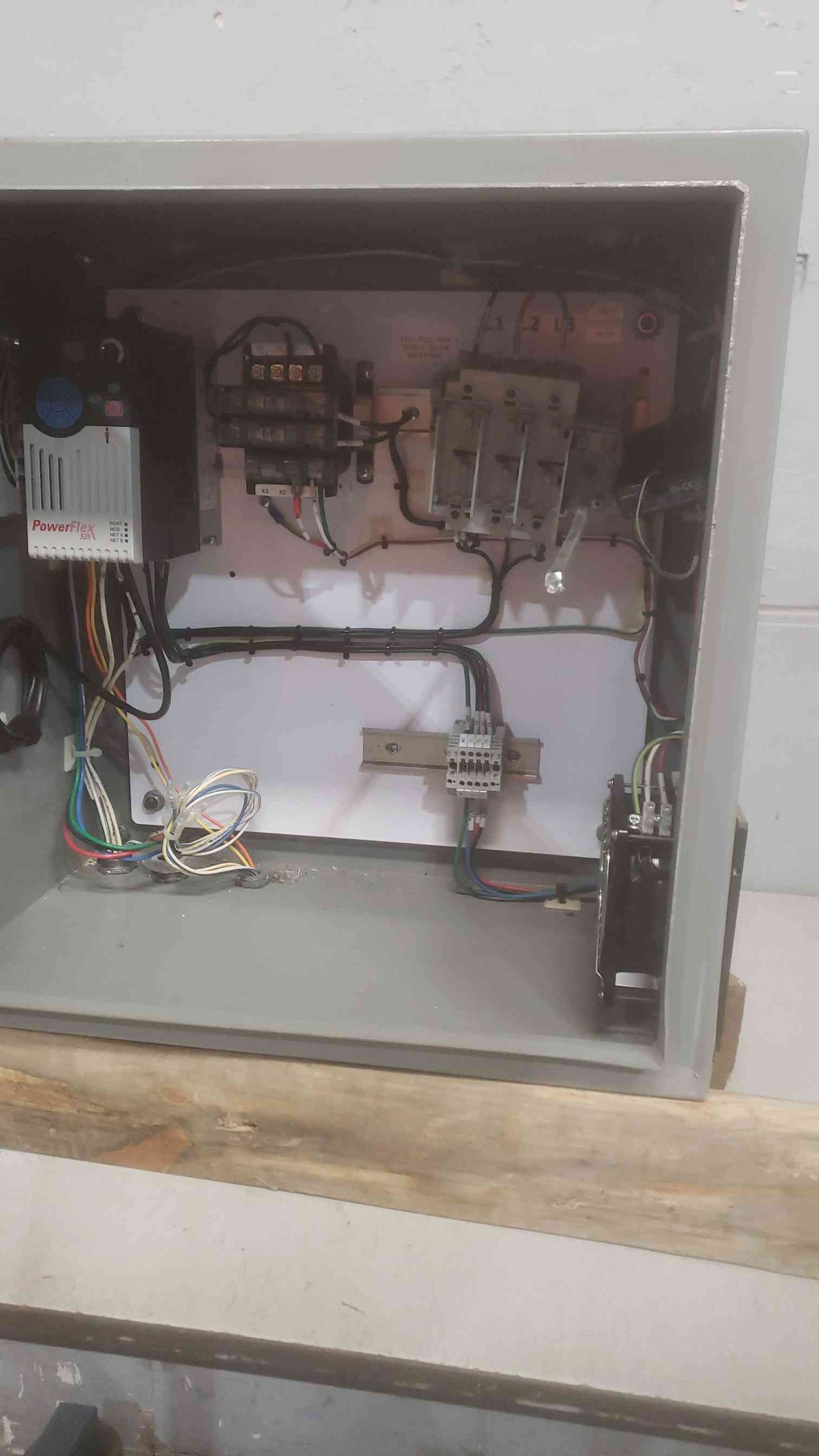 Allen-Bradley PowerFlex 525 Packaged Drive, 3HP, 240V, 13.8A, 3PH VFD