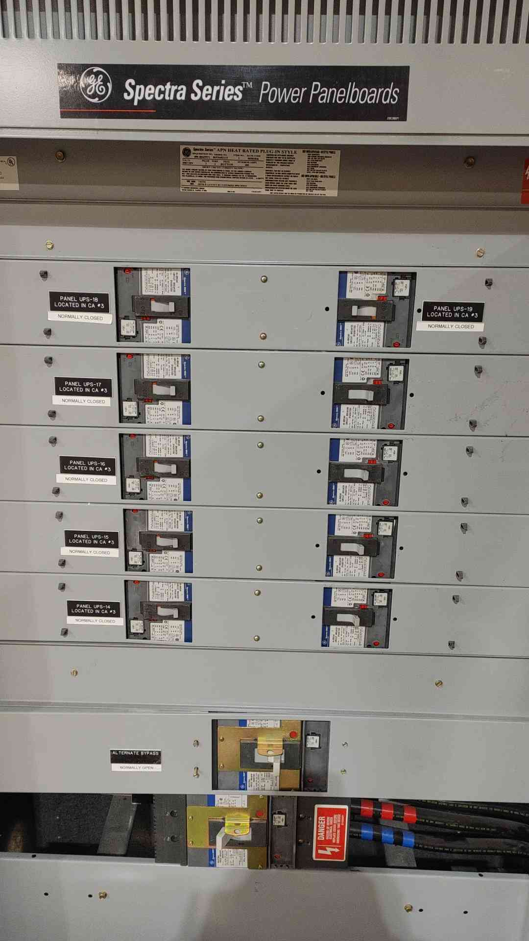 GE 208/120V 400A 3PH 4W Spectra Series Power Panelboard 12 Breakers (SKU: 111481)