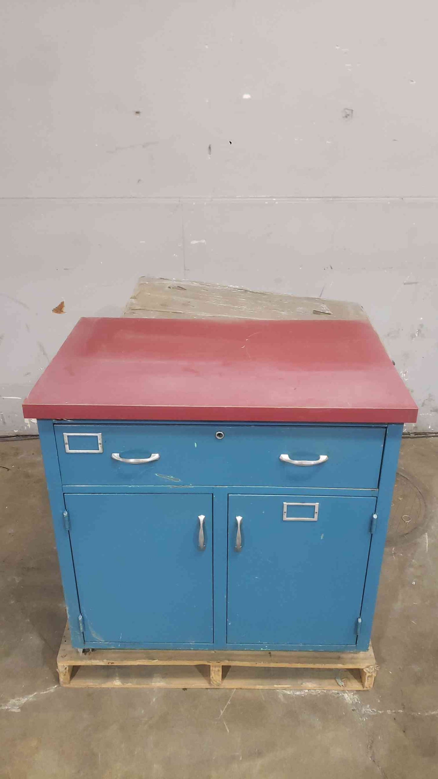 3' Lab Casework Base W/ 2 Doors 1 Drawer w/ Laminate Counter Top (SKU: 112099)