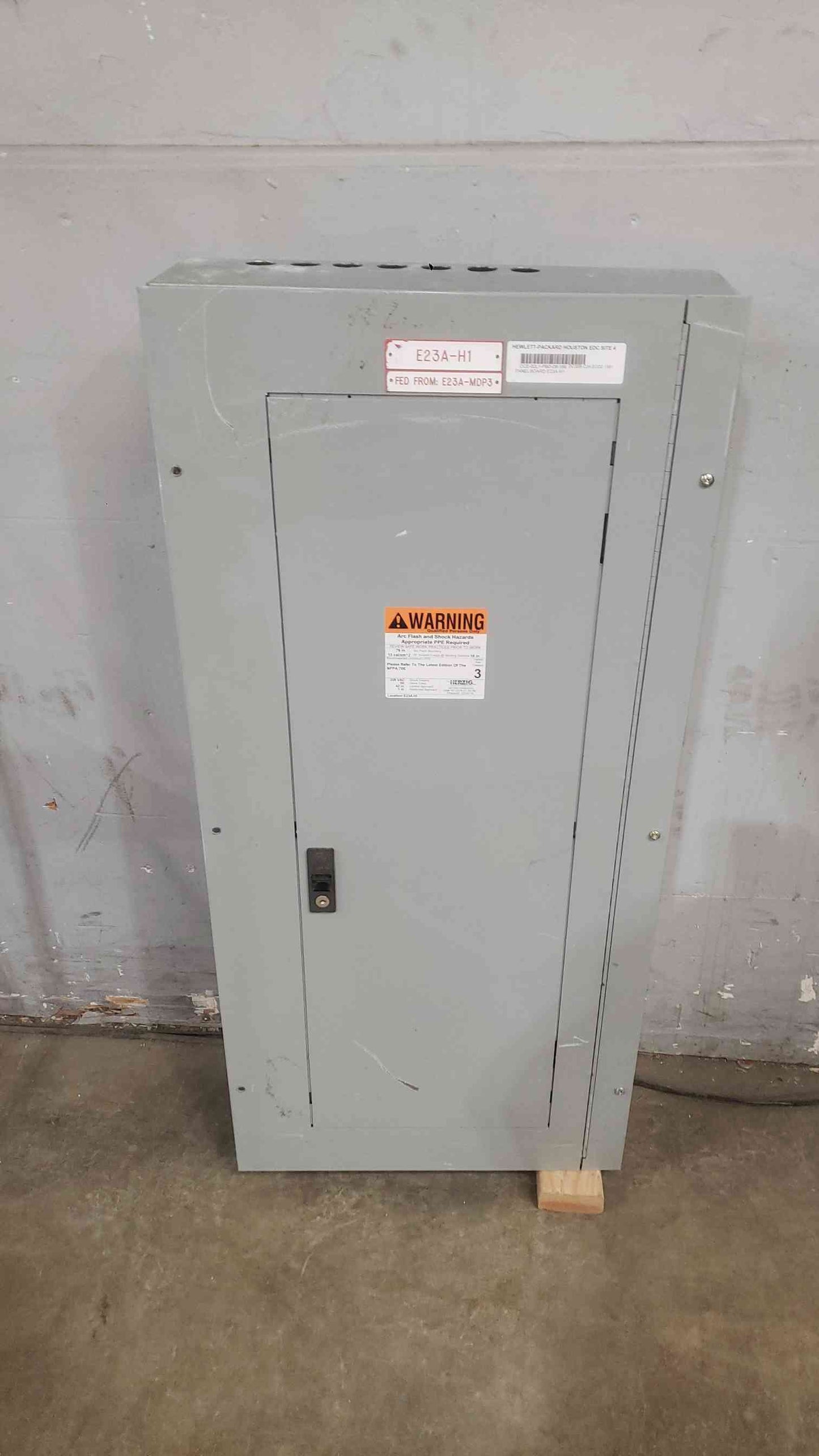 GE 225A 480/277V 3PH 4W Panelboard A Series with Main (SKU: 112333)