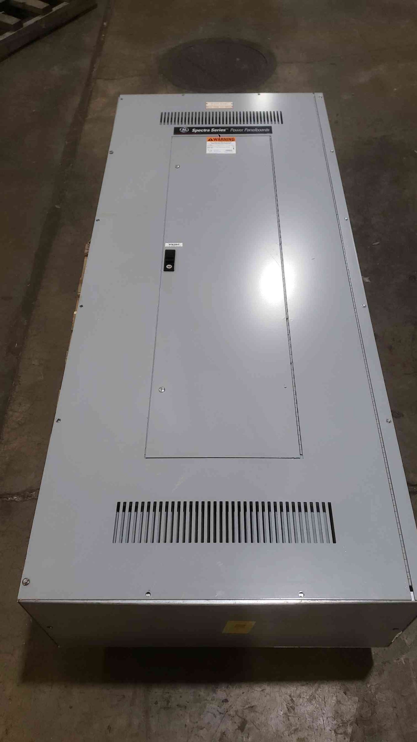 GE Spectra Series 800A 277/480V 3PH 4W Panelboard 9 Breakers (SKU: 112506)