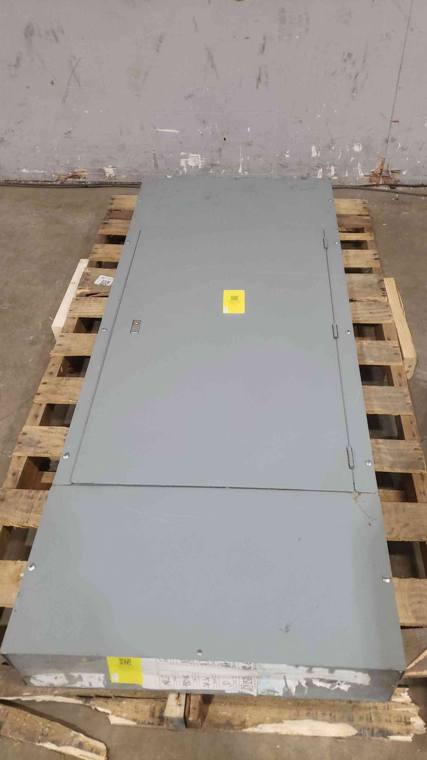 Square D I-Line 125A 480VAC 3PH 3W Panelboard W/ No Breakers (SKU: 112539)