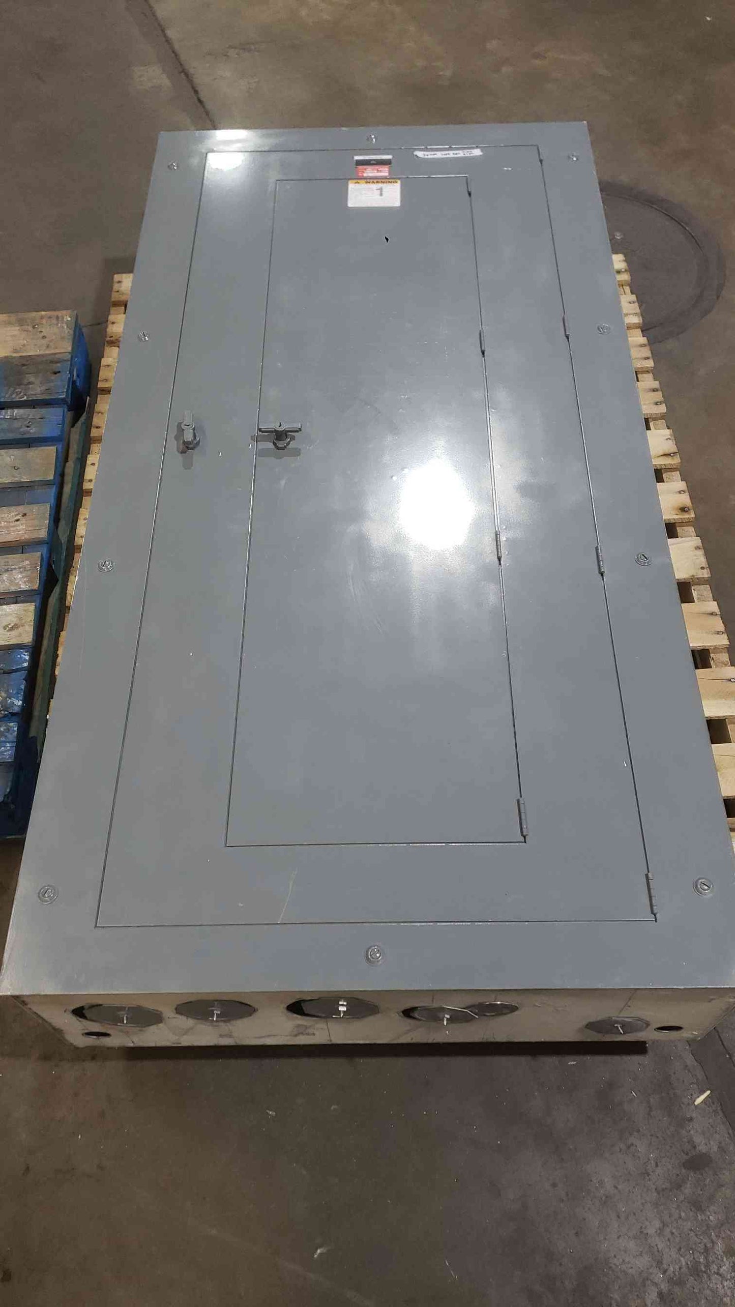 GE 800A 277/480 3PH 4W Panelboard with 11 Breakers (SKU: 112554)