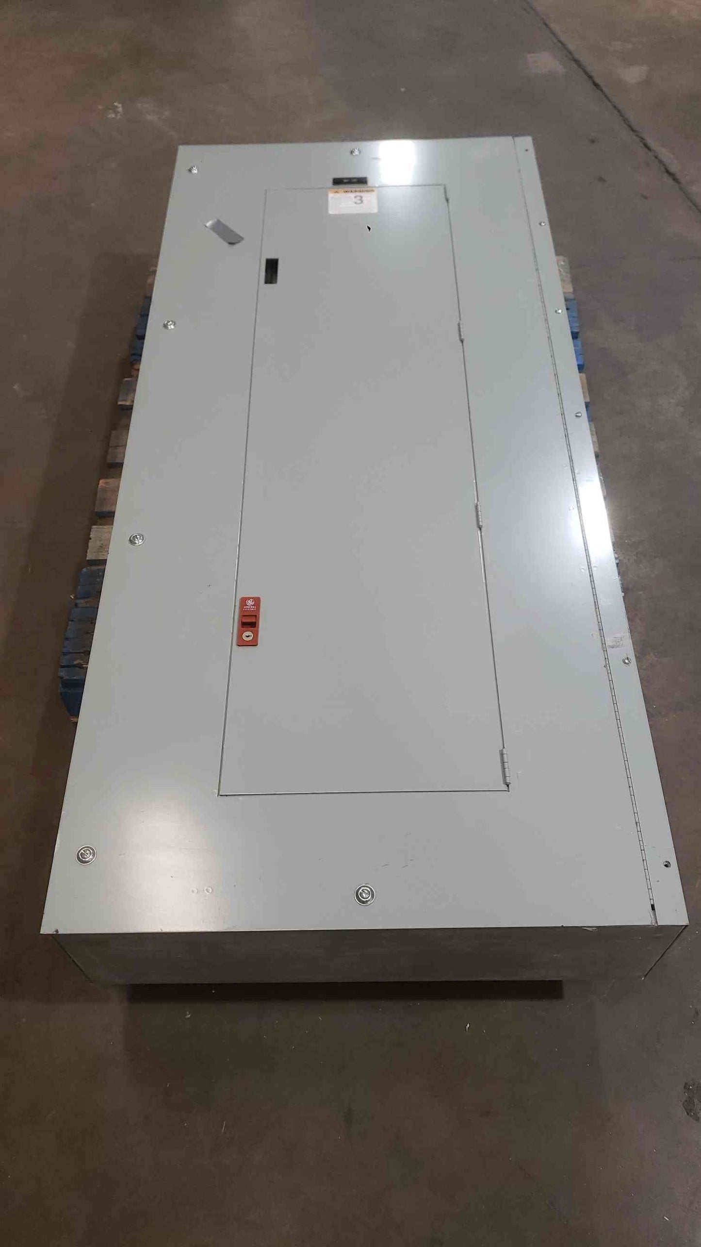 GE 225A 208Y/120 3PH 4W Panelboard (SKU: 112557)