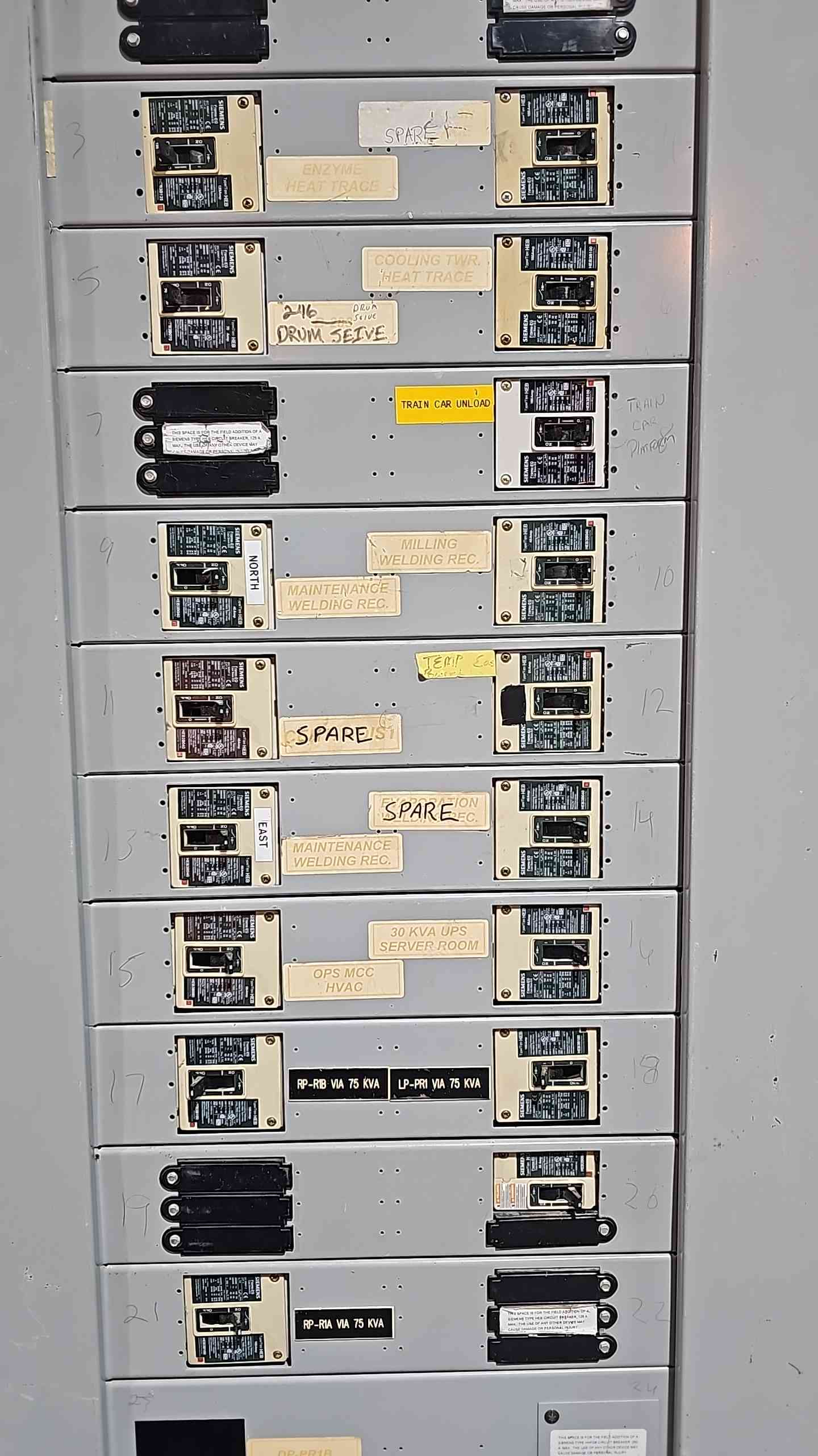 400A Siemens 480V Switchboard w/ 17 HEB Breakers & Main SB3 REV.A(112755).