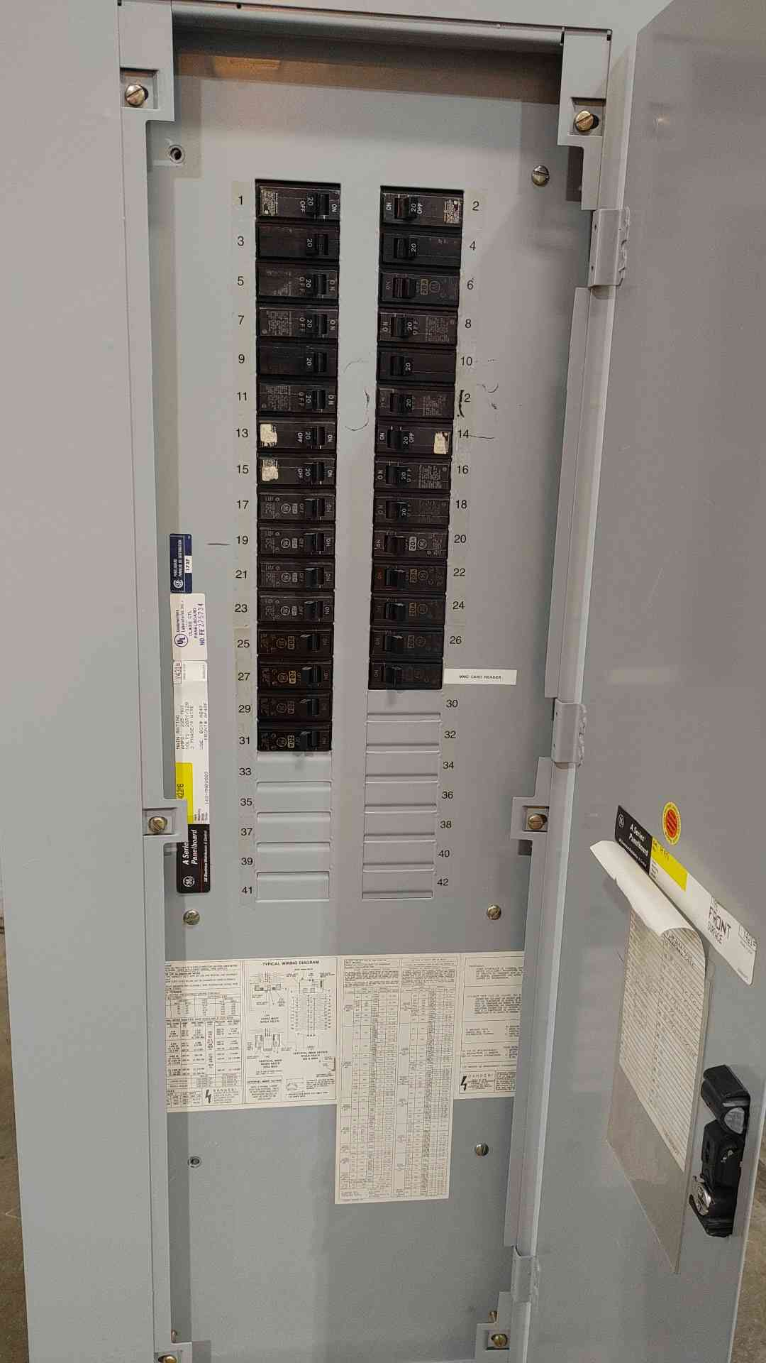 GE AQU3422MB A-Series Panelboard 225A 208Y/120V 3PH 4W 42-Circuit w/ AF49F Trim(SKU: 112803)