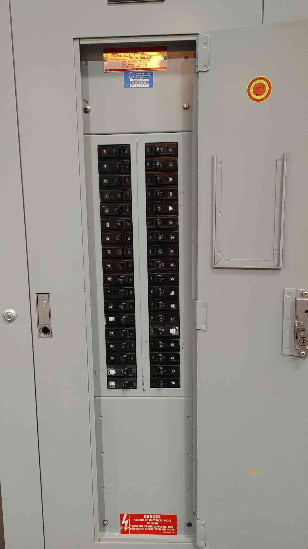 GE NLAB 100A 3PH 4W 120/208V Panelboard Interior 36-Circuit with THQB Breakers(SKU: 112795)