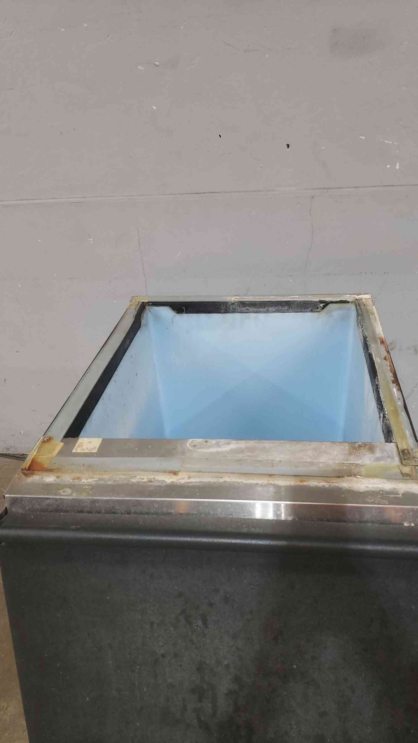 Hoshizaki B-300PF 22" Commercial Ice Storage Bin 300 lb Capacity - No Lid(SKU: 112813)
