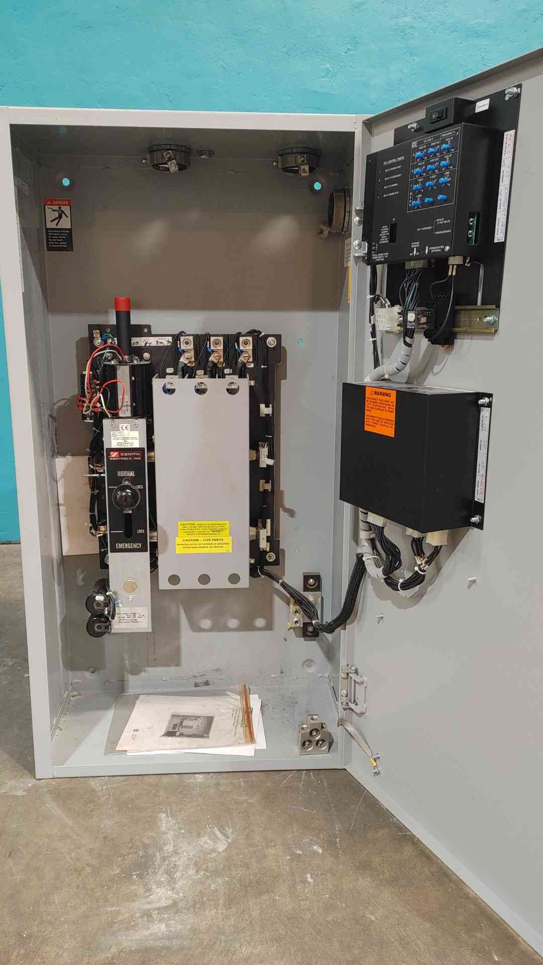 GE Zenith ZTG Series 225A 480V 3PH Automatic Transfer Switch ATS ZTGK22EC-7(SKU: 112948)