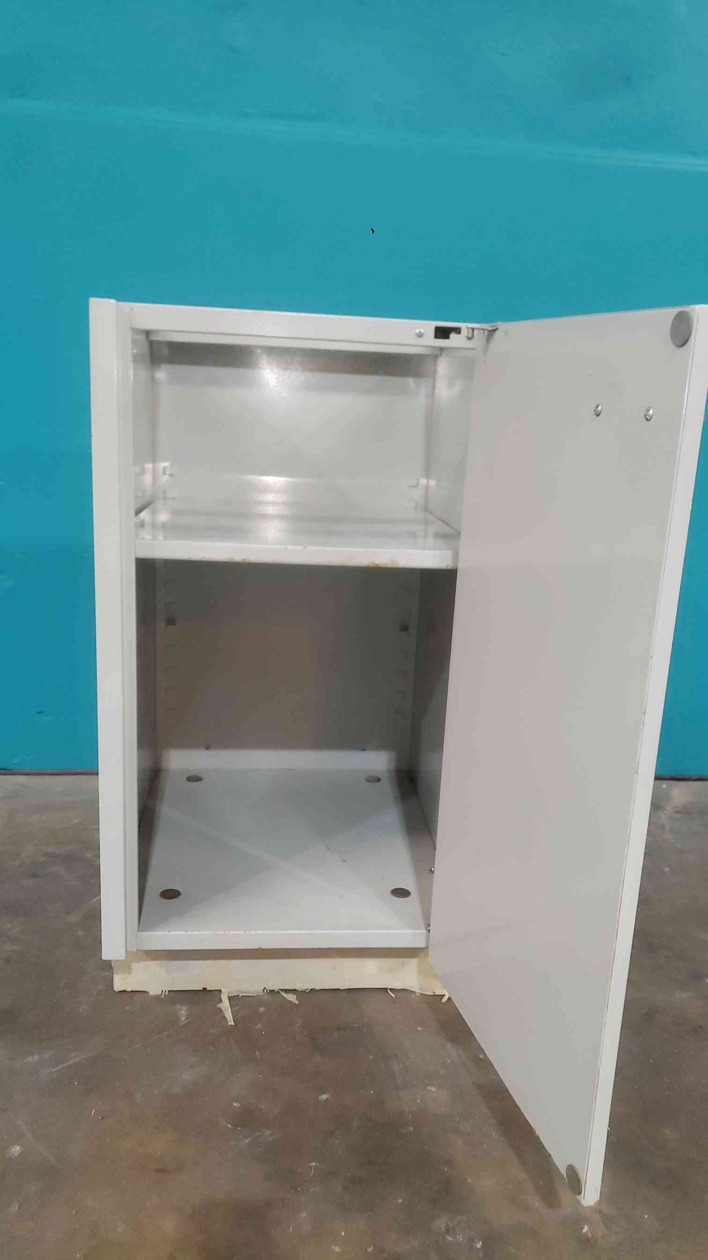 Saint Charles Gray 18" Door Only Casework (SKU: 113101)