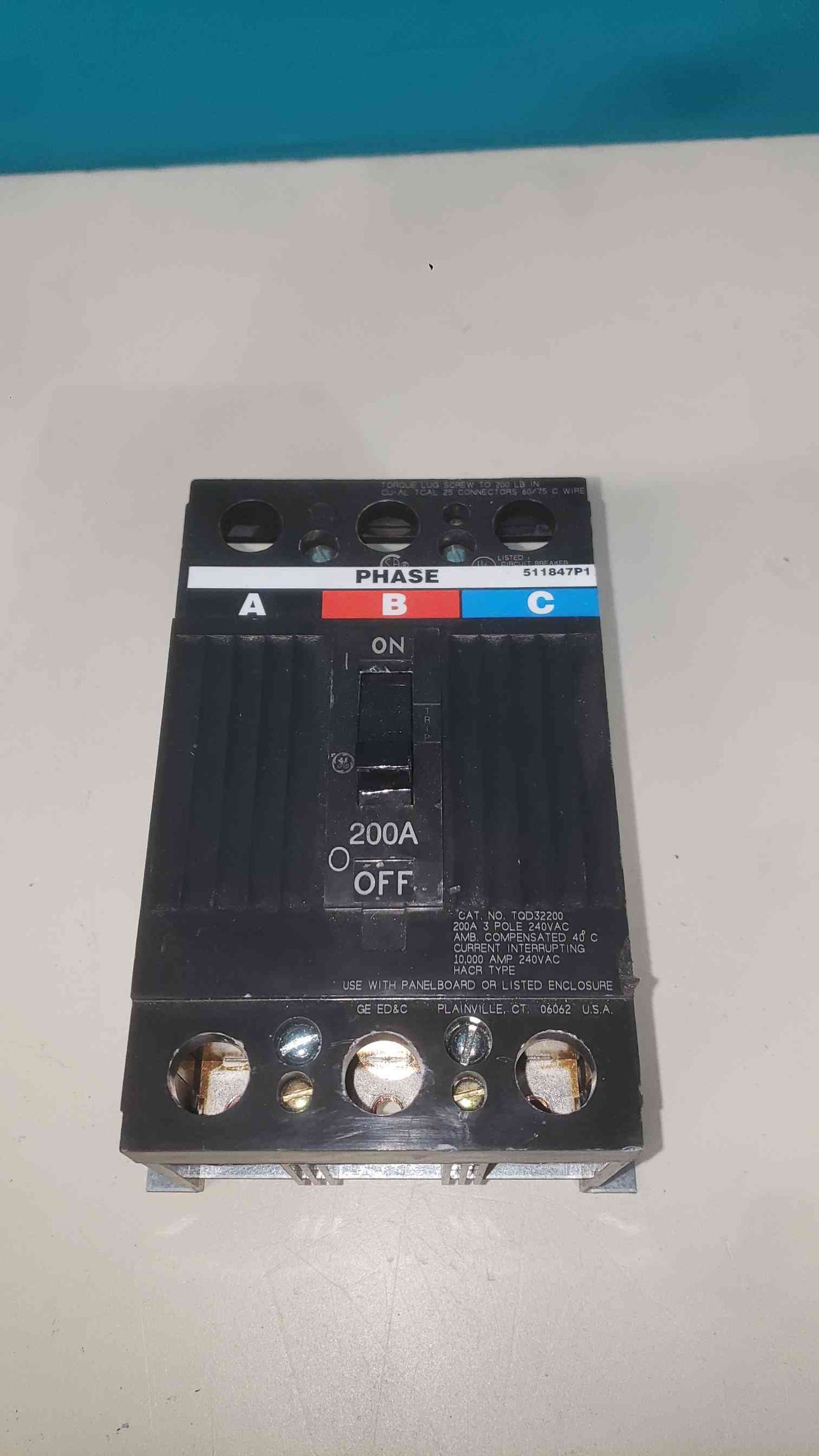 GE TQD32200 3-Pole Circuit Breaker 200A 240V 10kAIC Thermal Magnetic Bolt-On (SKU: 113119)