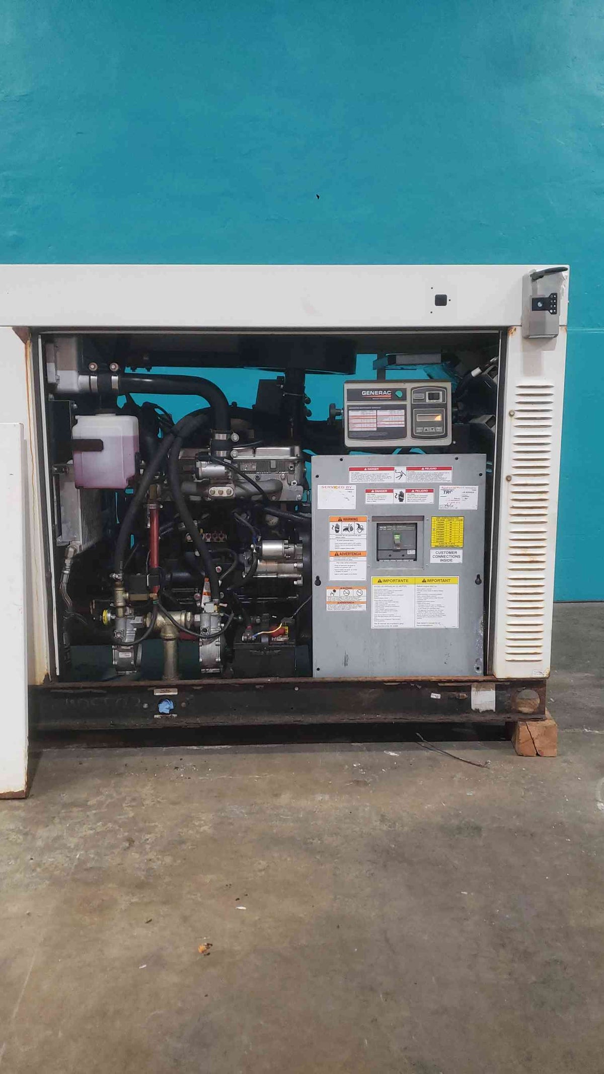 Generac 60kW Commercial Standby Generator 277/480V 3 Phase NG/LP Gas AS-IS QT06024KNSX(SKU:113363)