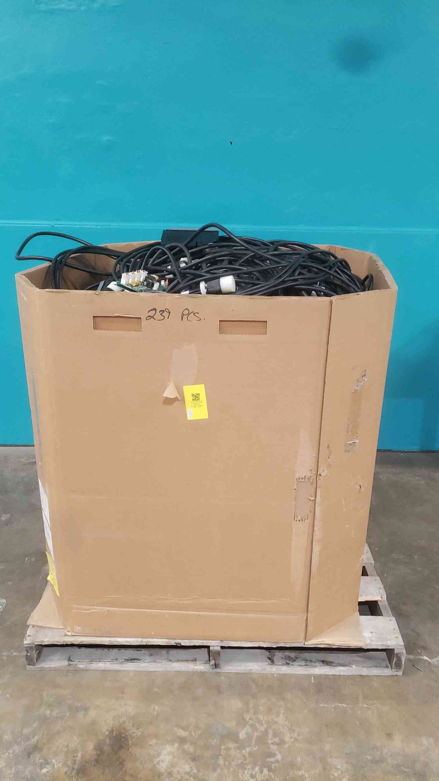 MIXED Lot Of 239 APC 3PH 3 Pole 5W Power Distribution Module (SKU: 113390)