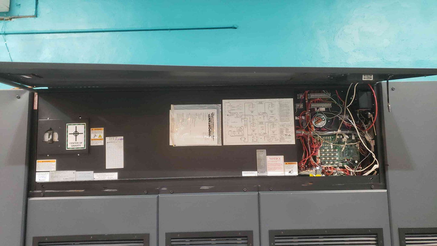 30 Ton Vertiv Liebert DS VS105K Upflow Glycol CRAC 460V 3PH (SKU: 113546)