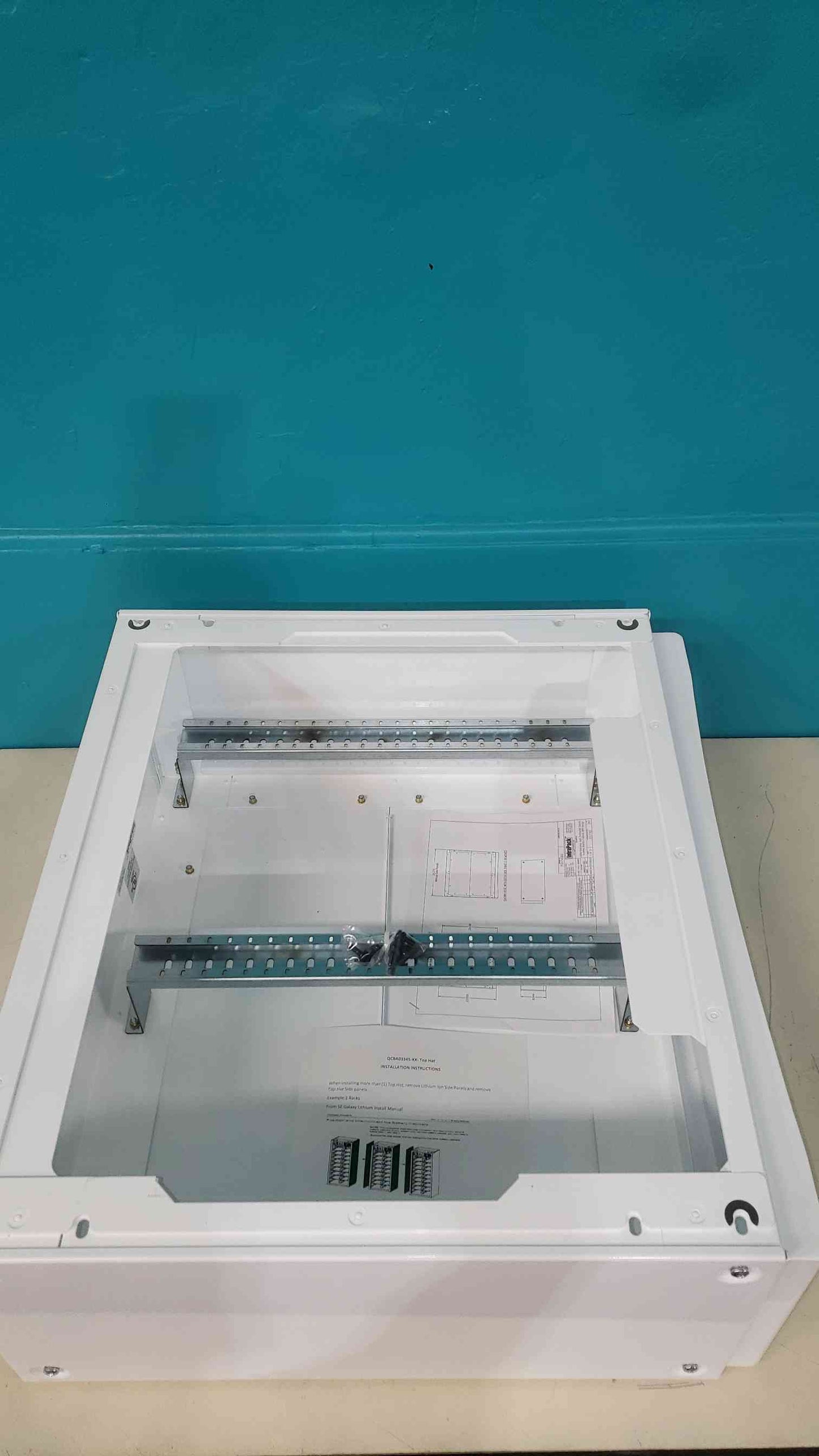 Schneider Electric IntraPack QCBA03345 IronMan Battery Cabinet Top Hat Cable Asm (SKU: 113572)