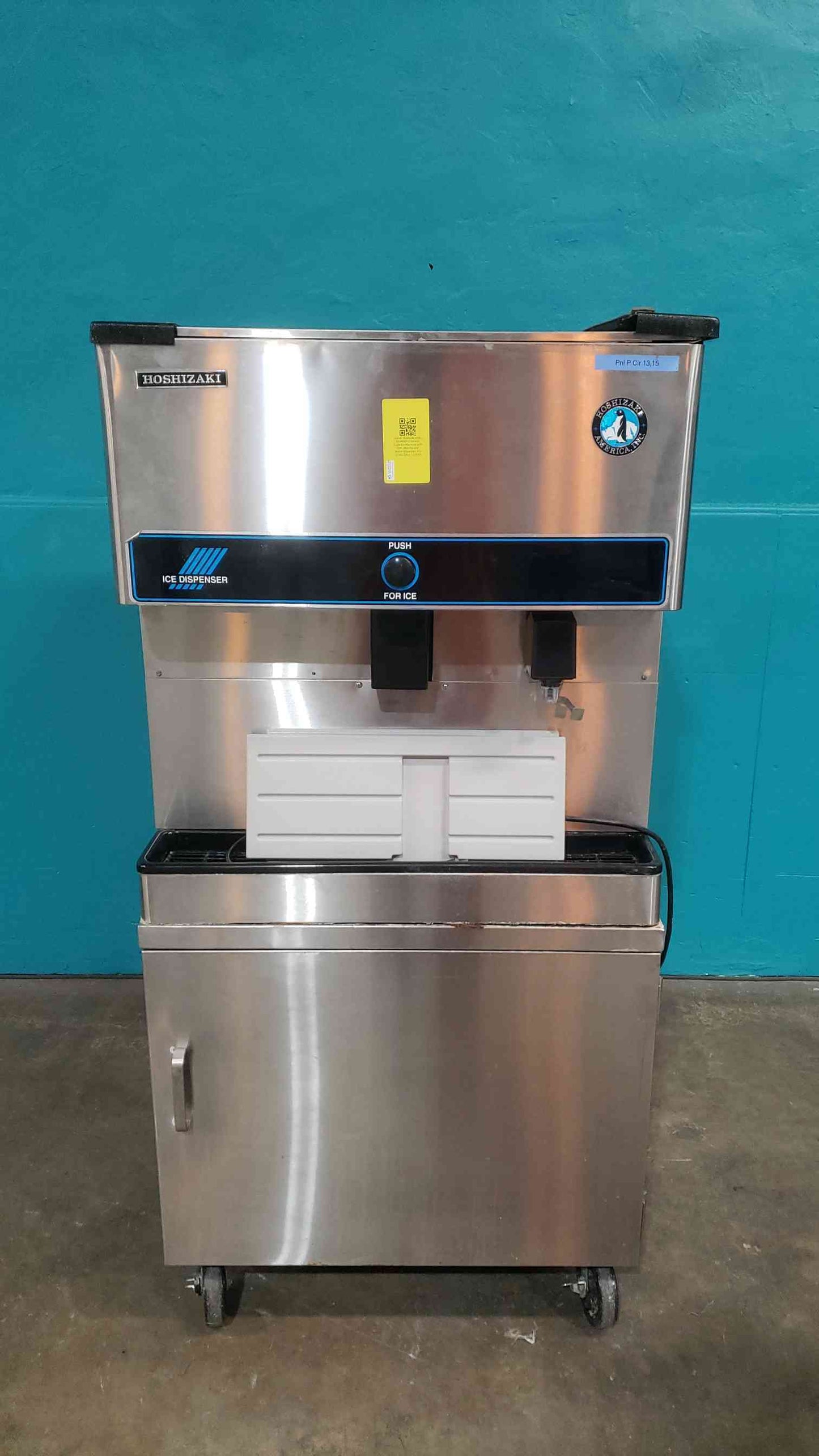 Hoshizaki KML-600MWH Crescent Cube Ice Machine with DM-180A Ice and Water Dispenser 115/230V (SKU: 113295)