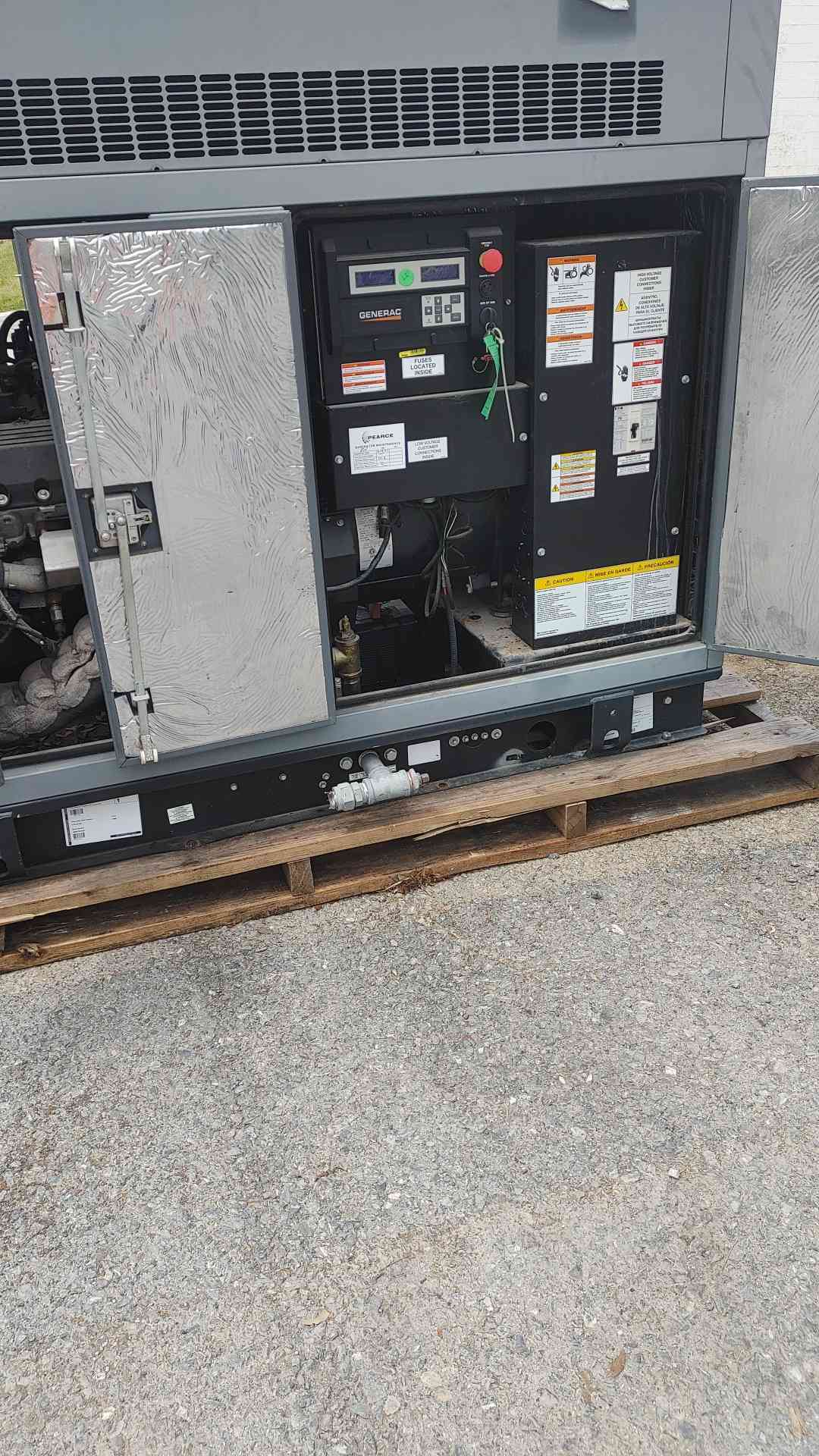 Generac G0071140 35 kW Natural Gas LP Generator 120/240V 1-Phase 56 Hours
