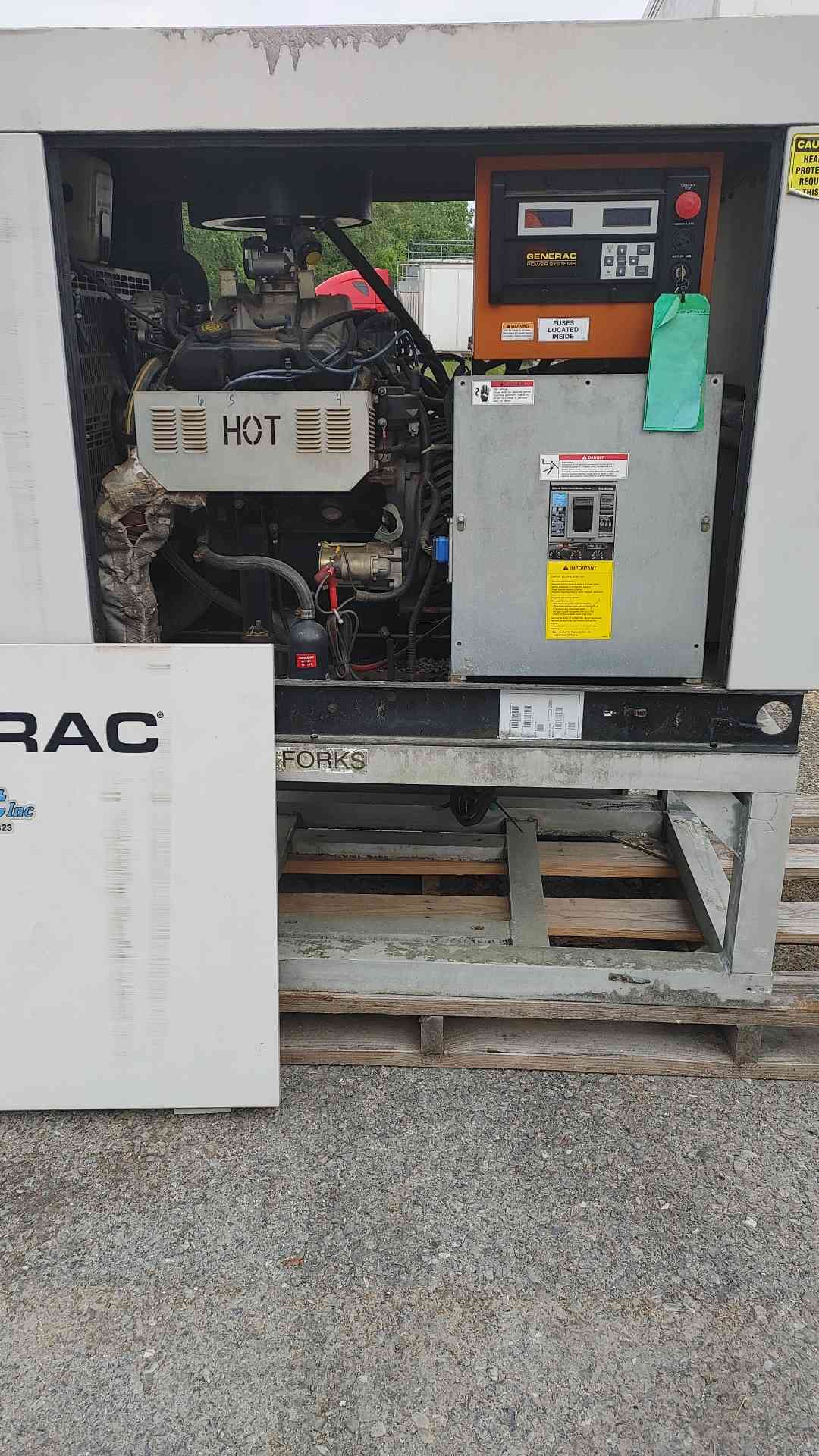 Generac SG030 30kW Natural Gas LP Generator 120/240V 1-PH 0051911 692 Hours