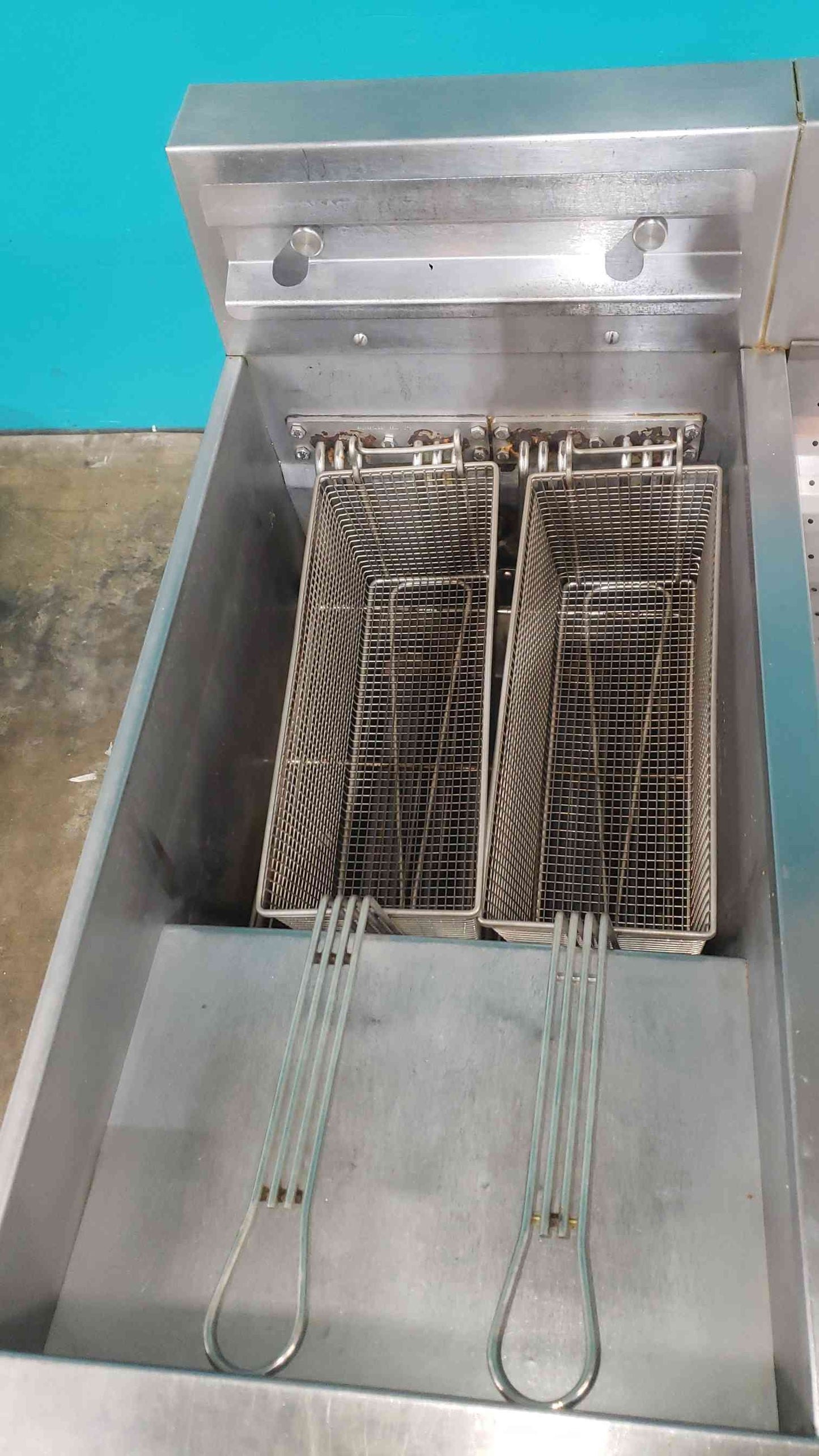 Pitco Commercial Deep Fryer w/ Integrated Dump Station Holding Cabinet (SKU: 113622)