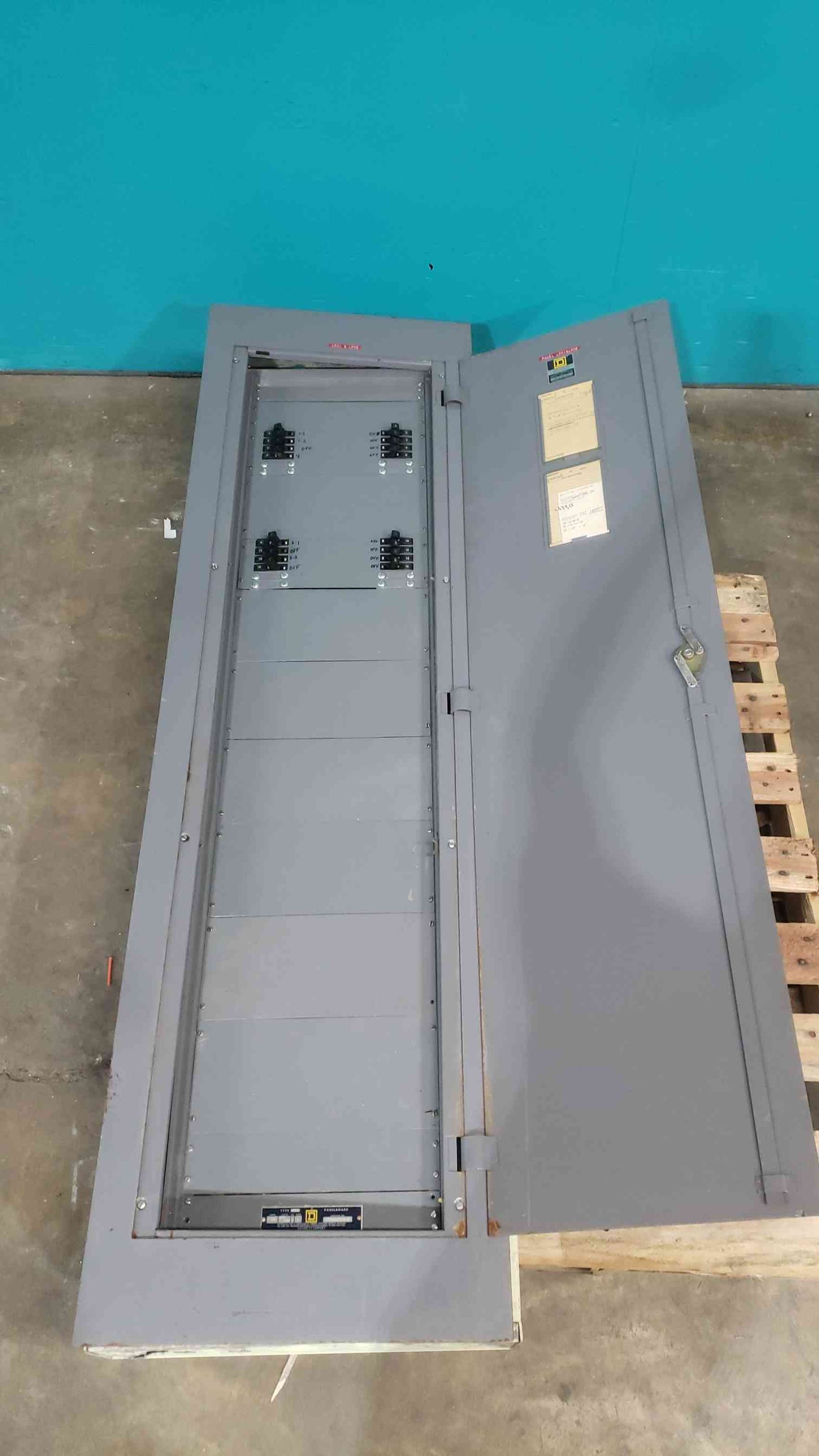 Square D NY1B 100A 277/480V 3 Phase Panelboard 16x 20A Single Pole Breakers 100 Amp