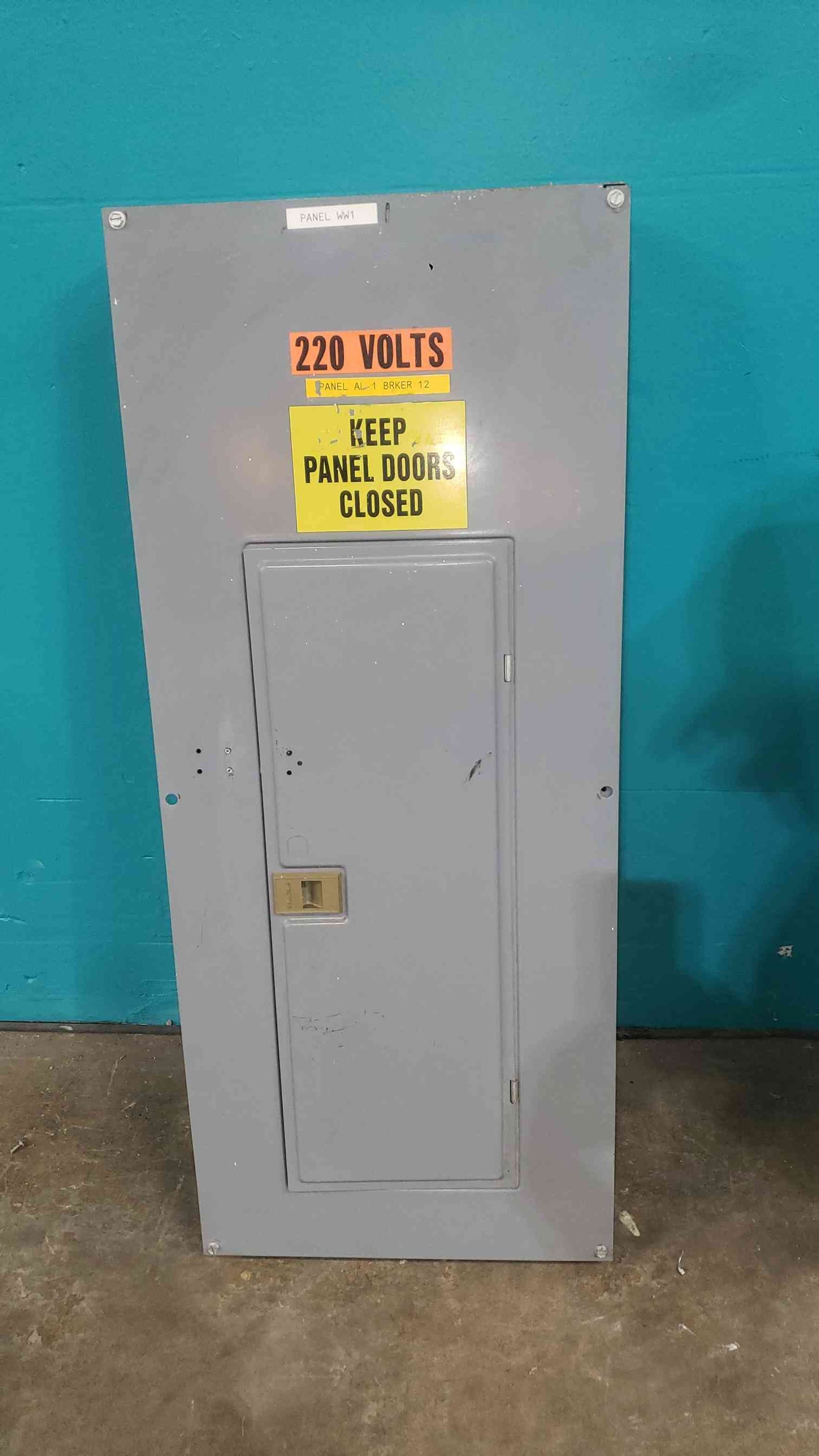 Square D QO 3 Phase Panelboard 200A Main Breaker 27x 20A 1-Pole 40A 2-Pole QOC40U