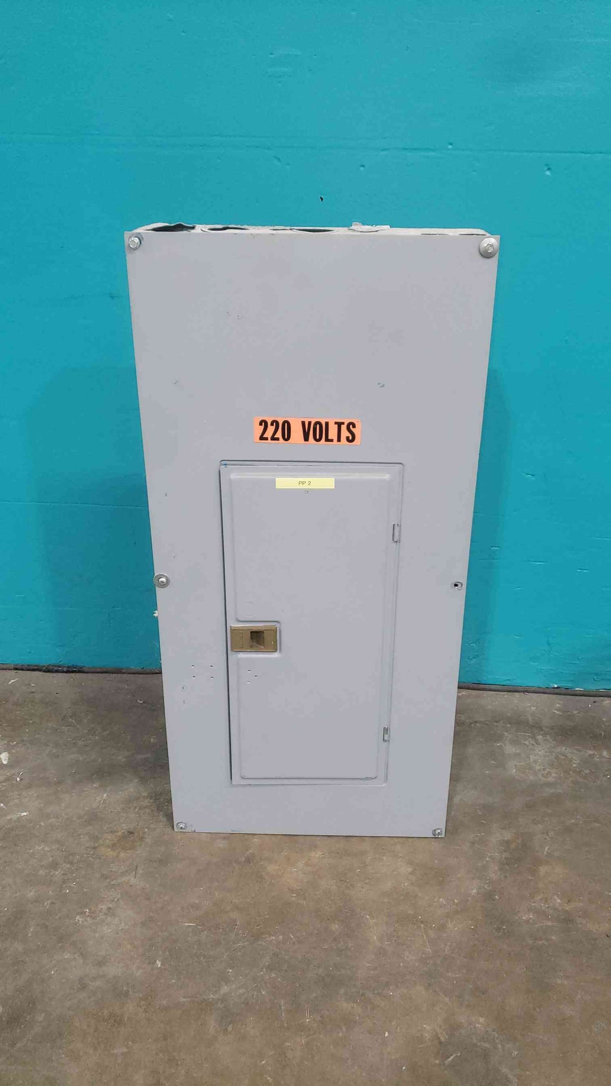 Square D QO 3 Phase Panelboard 100A Main Breaker 2x 20A 3-Pole QOC30U 120/208V Panel