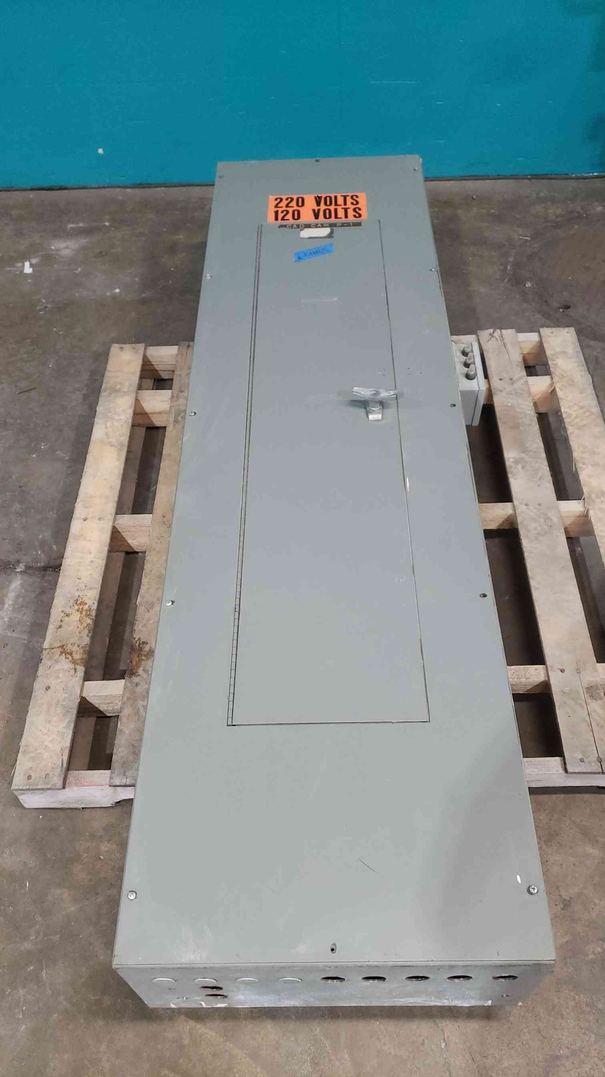 Siemens 120/220V 3 Phase Industrial Panelboard Siemens 600A Main 125A 100A Breakers