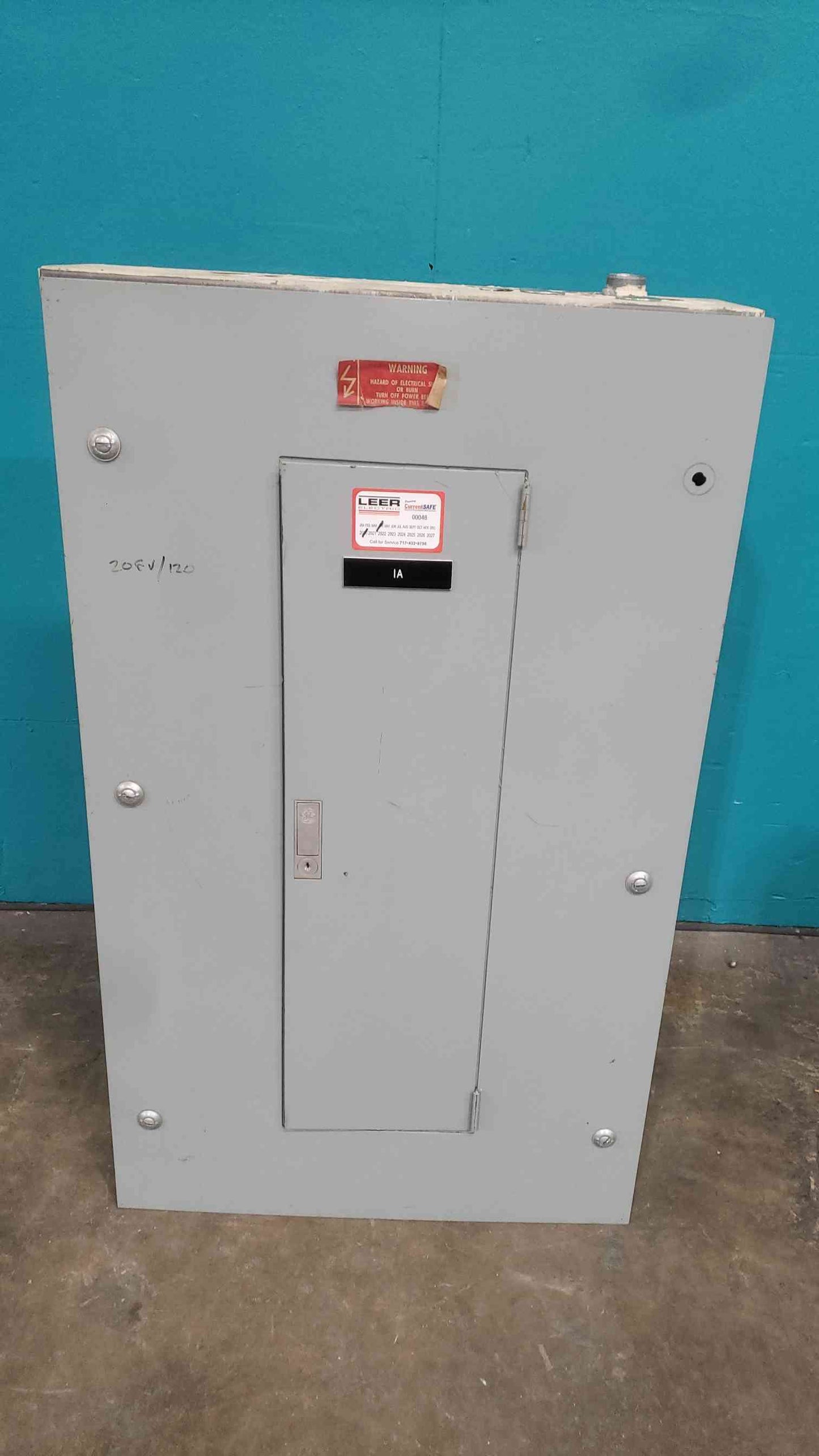 GE NLAB 225A 120/208V 3 Phase Panelboard 35x 20A 15A TQB Breakers BE265478