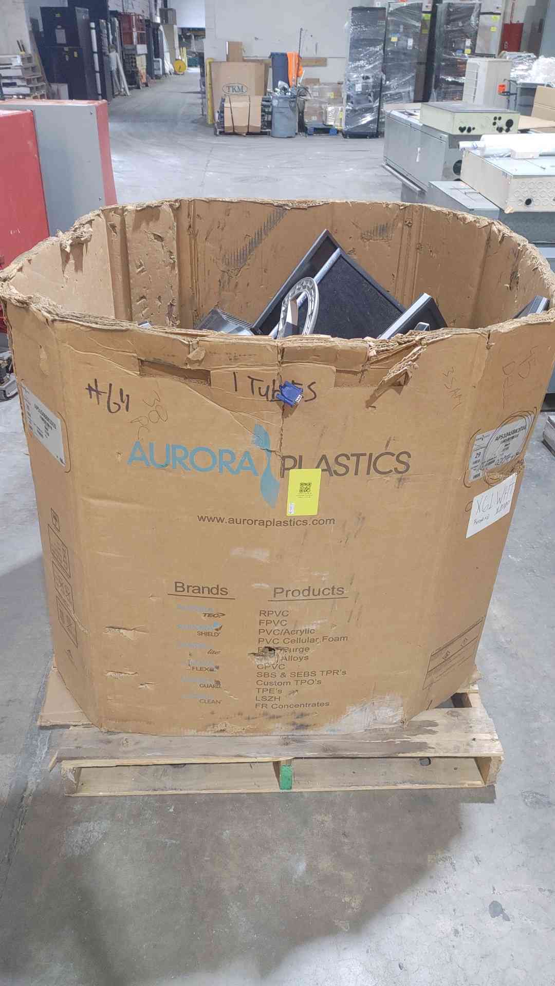 Lot of 38 Dell Mixed LCD Computer Monitors Bulk Wholesale Pallet Gaylord As-Is