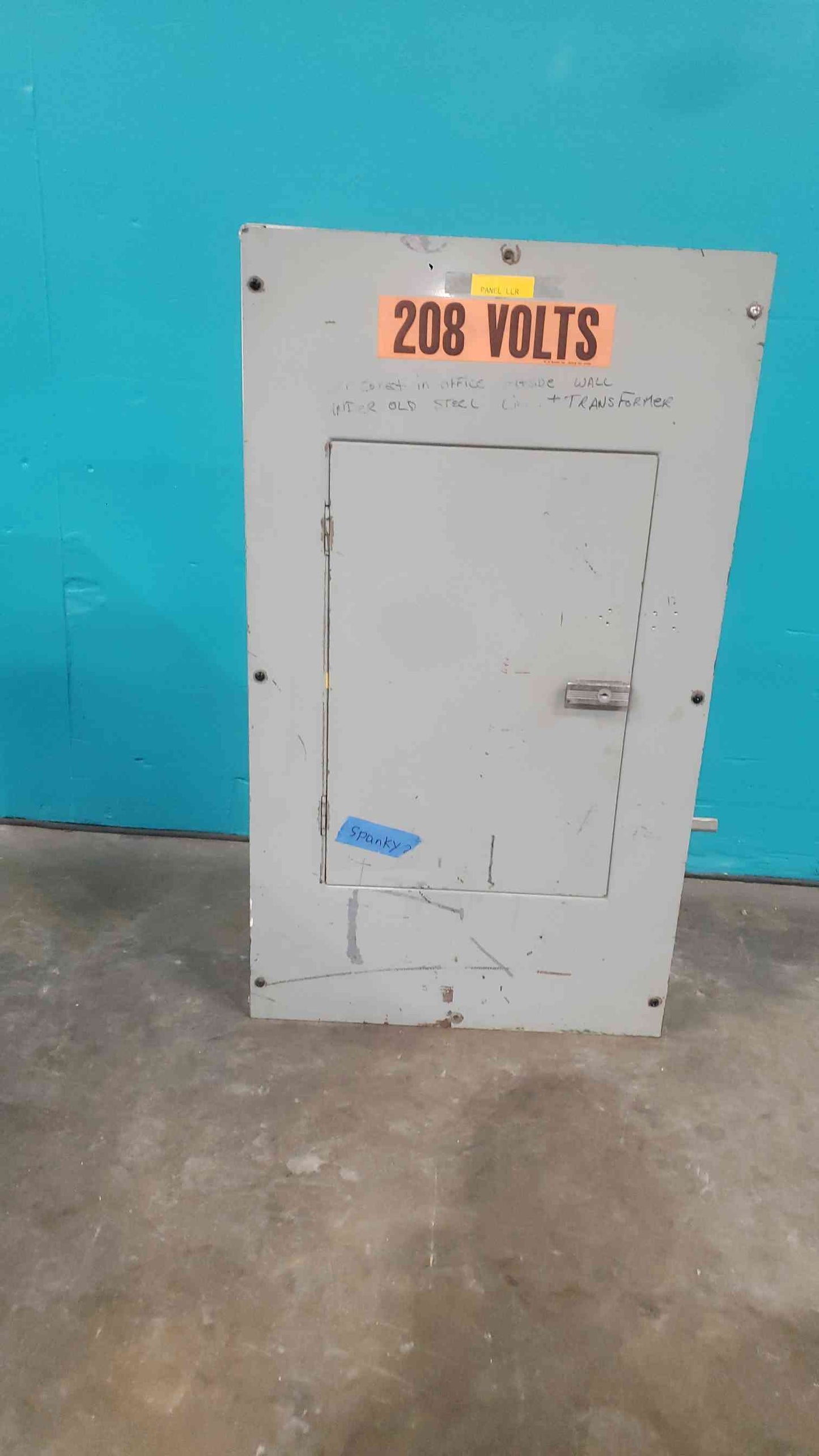Peterson 100A 120/208V 3 Phase Panelboard Siemens 15A 20A 3-Pole 1-Pole Breakers
