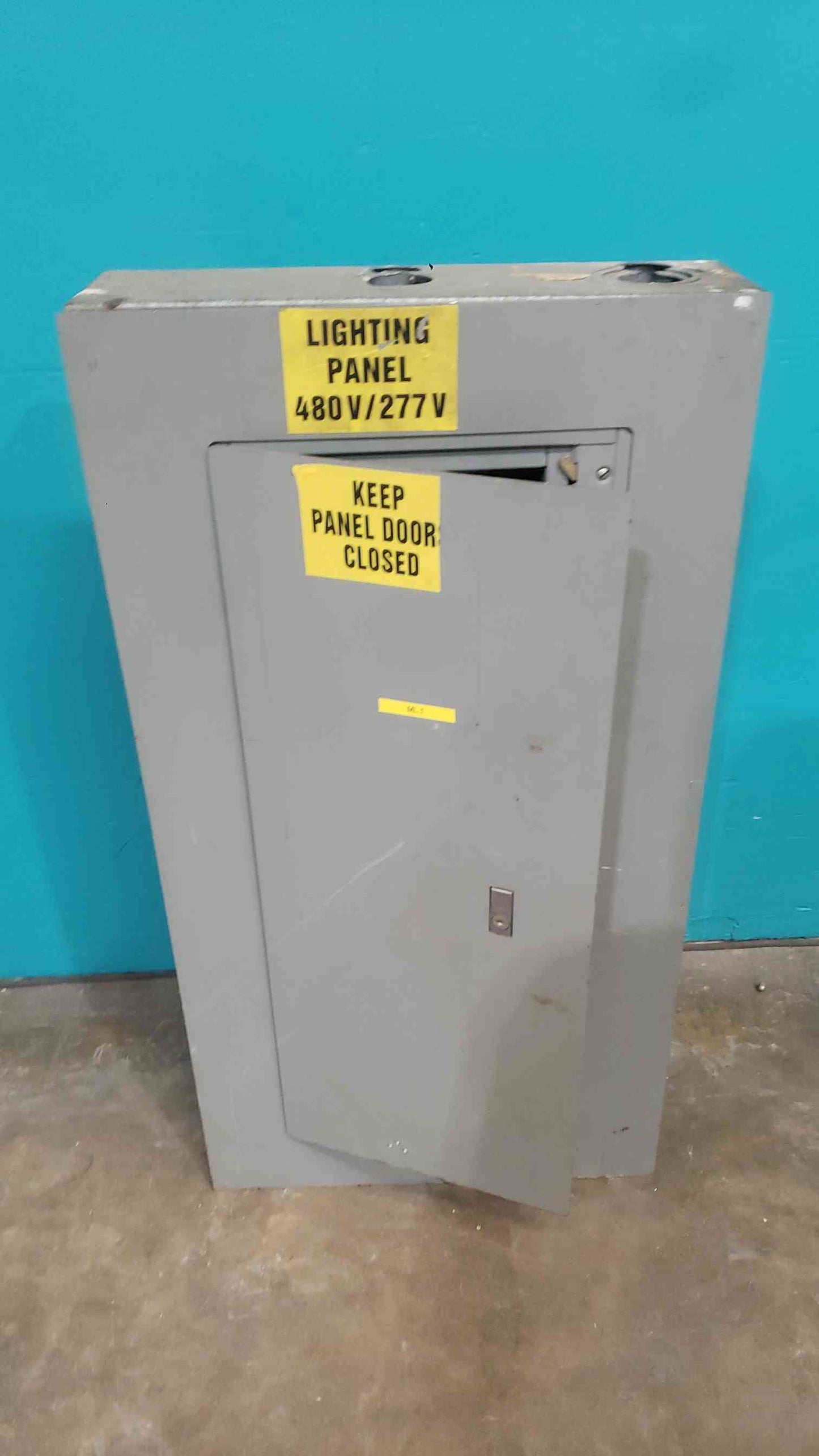 Square D NY1B 100A 480V 3ph 3 Wire Panelboard 8x 30A 3-Pole Breakers 100 Amp