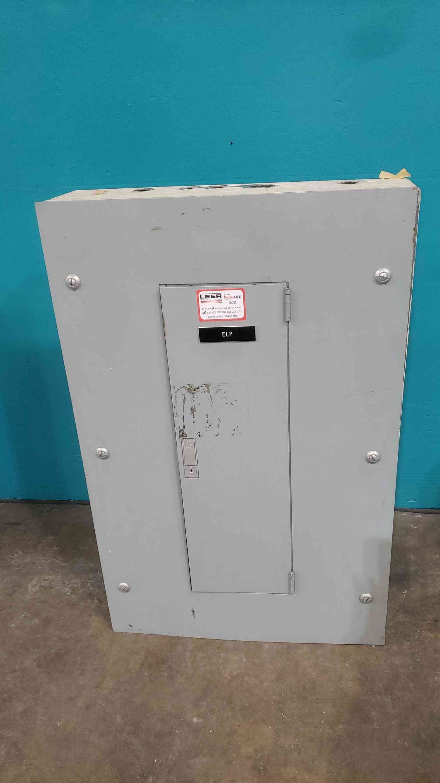 Vintage GE NLAB 100A 120/208V 3 Phase Panelboard 29x TQB 20A Breakers BD919918