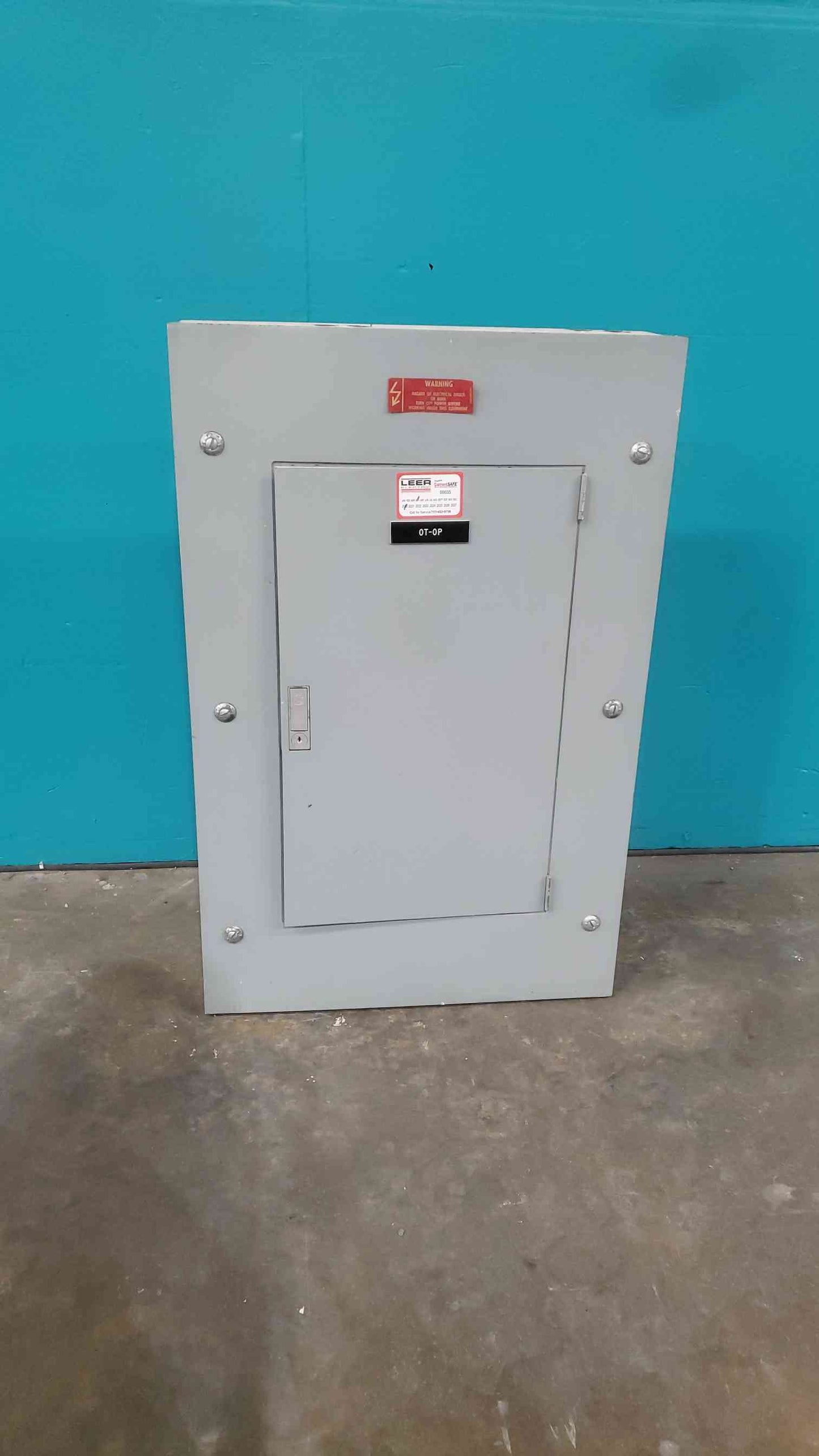 GE NHB 100A 277/480V 3 Phase Panelboard 8x TEF 20A Breakers BD918048 Parts
