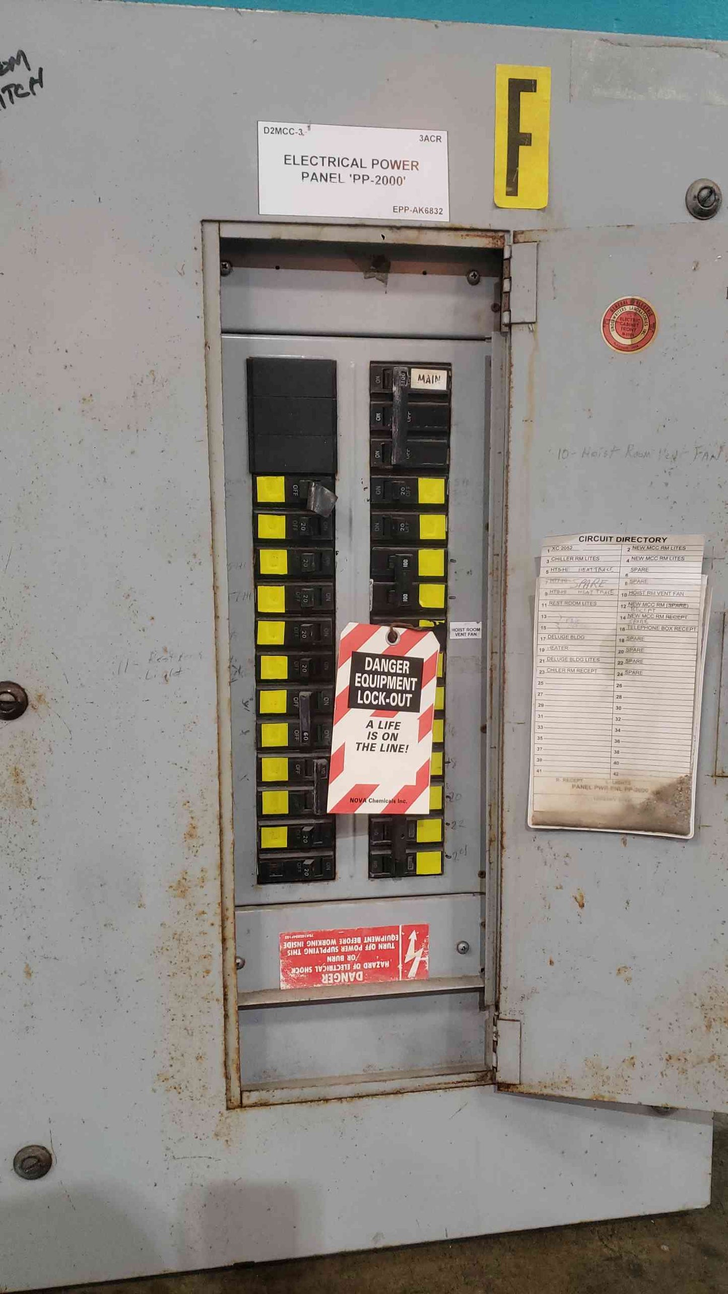 GE 3 Phase Panelboard 100A Main Breaker 7x 100A 2x 60A Multi-Pole TQB Frame