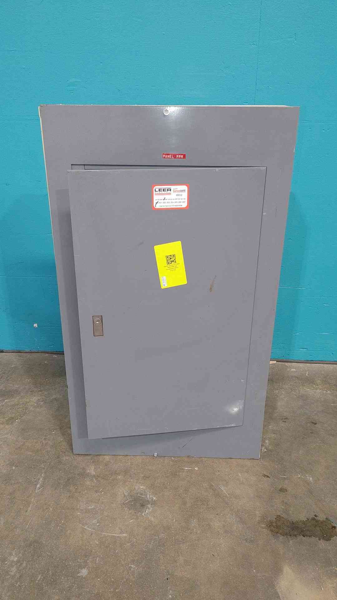 Square D NY1B 100A 480V 3 Phase 3 Wire Panelboard 8x 30A 3-Pole Breakers 100 Amp