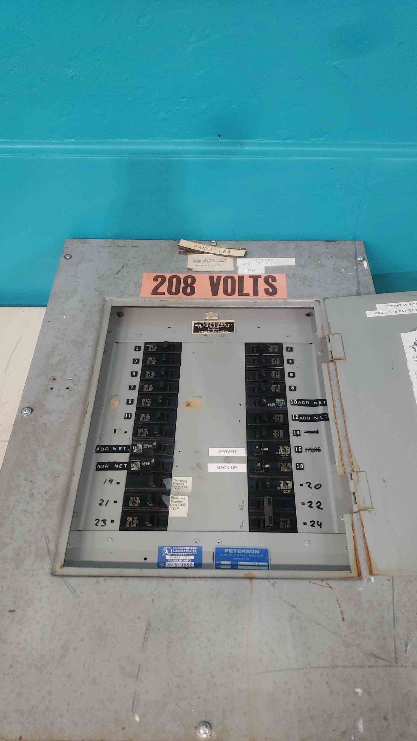 Peterson 100A 120/208V 3 Phase Panelboard Vintage I-T-E Gould 20A 30A Breakers