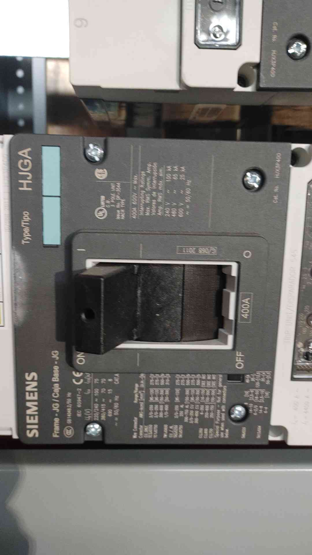 Siemens SB2 1600A 480V 3PH 4W Distribution Switchboard with 2x 400A HJX3P400