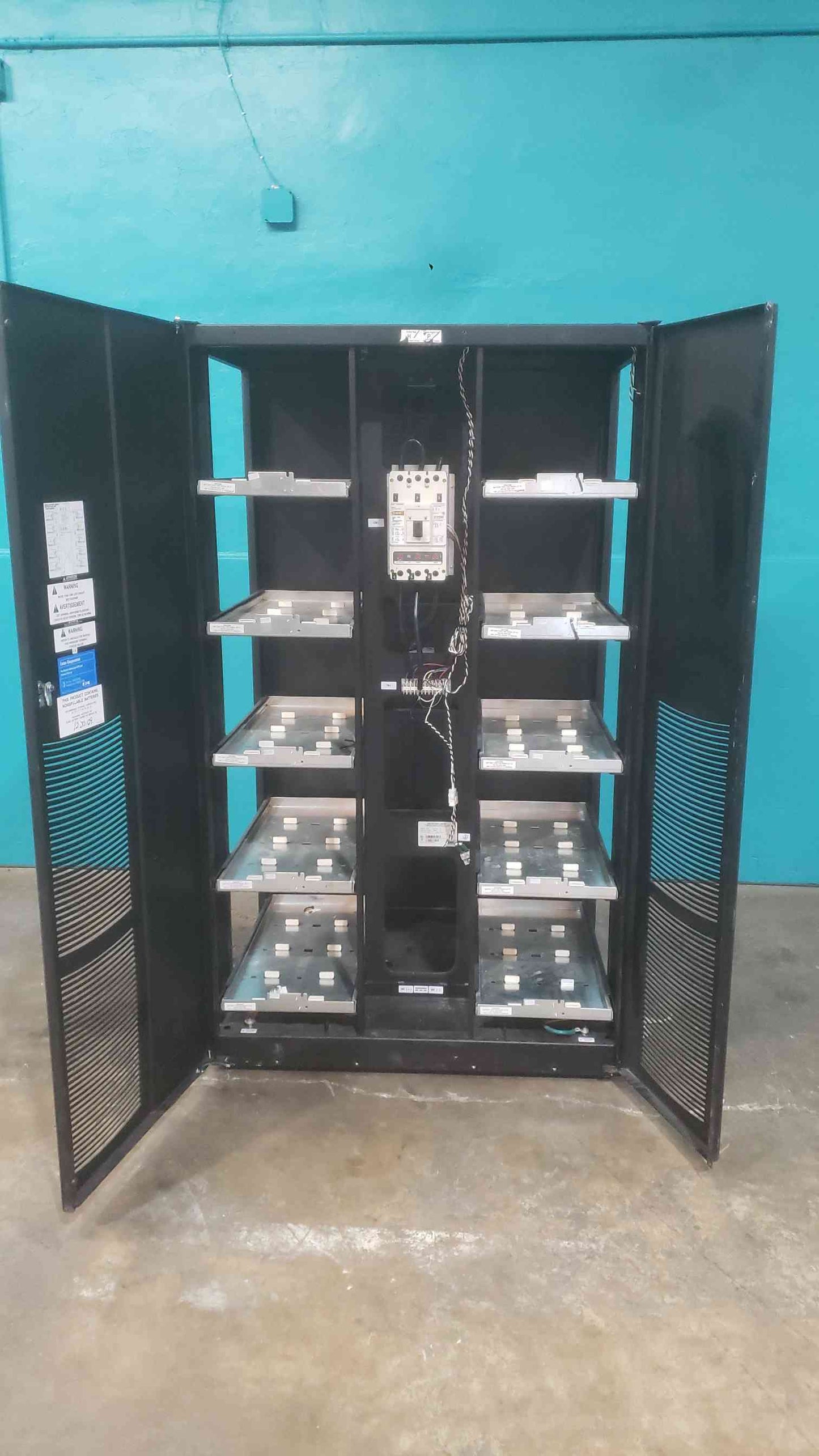Eaton Powerware 9395 Battery Cabinet Enclosure 480V DC Series 1085 Model 275