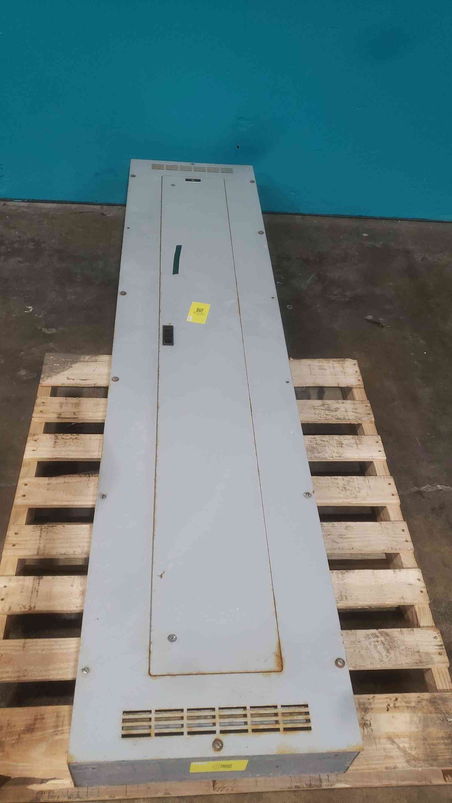 Cutler-Hammer 600A 208/120 3PH 4W Panelboard (SKU: 113921)