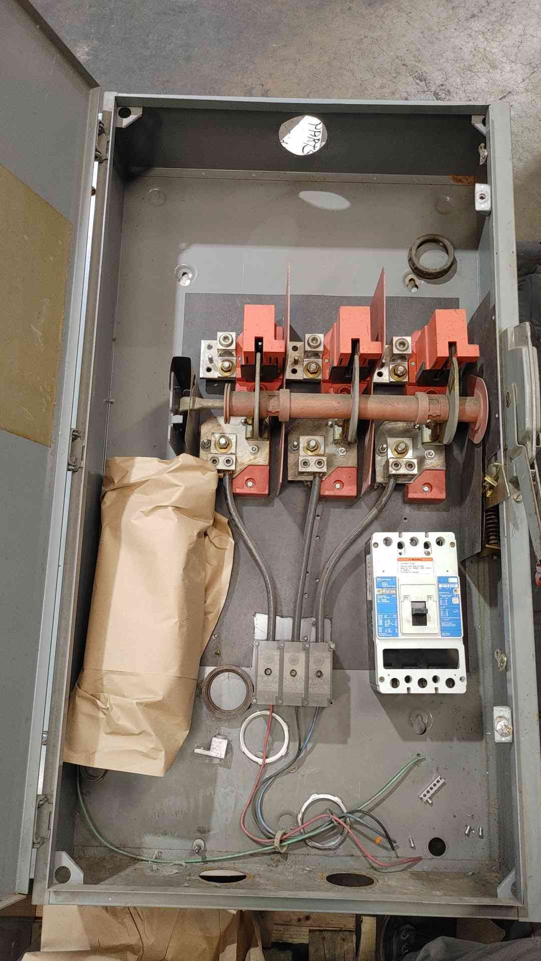 Square D 400A Safety Switch w/ Cutler-Hammer KD3400F 400A Breaker 600V