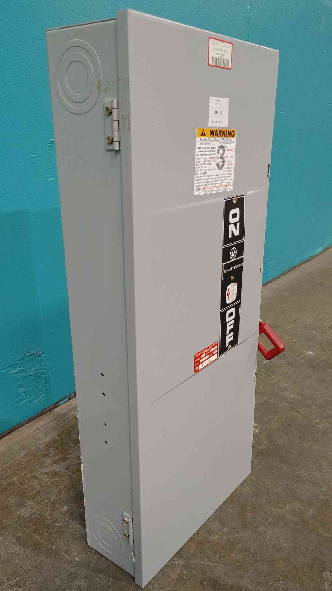 GE 200A, 600VAC, 250VDC, 3PH Safety Switch. Cat. No. TH3364 (SKU: 114030)
