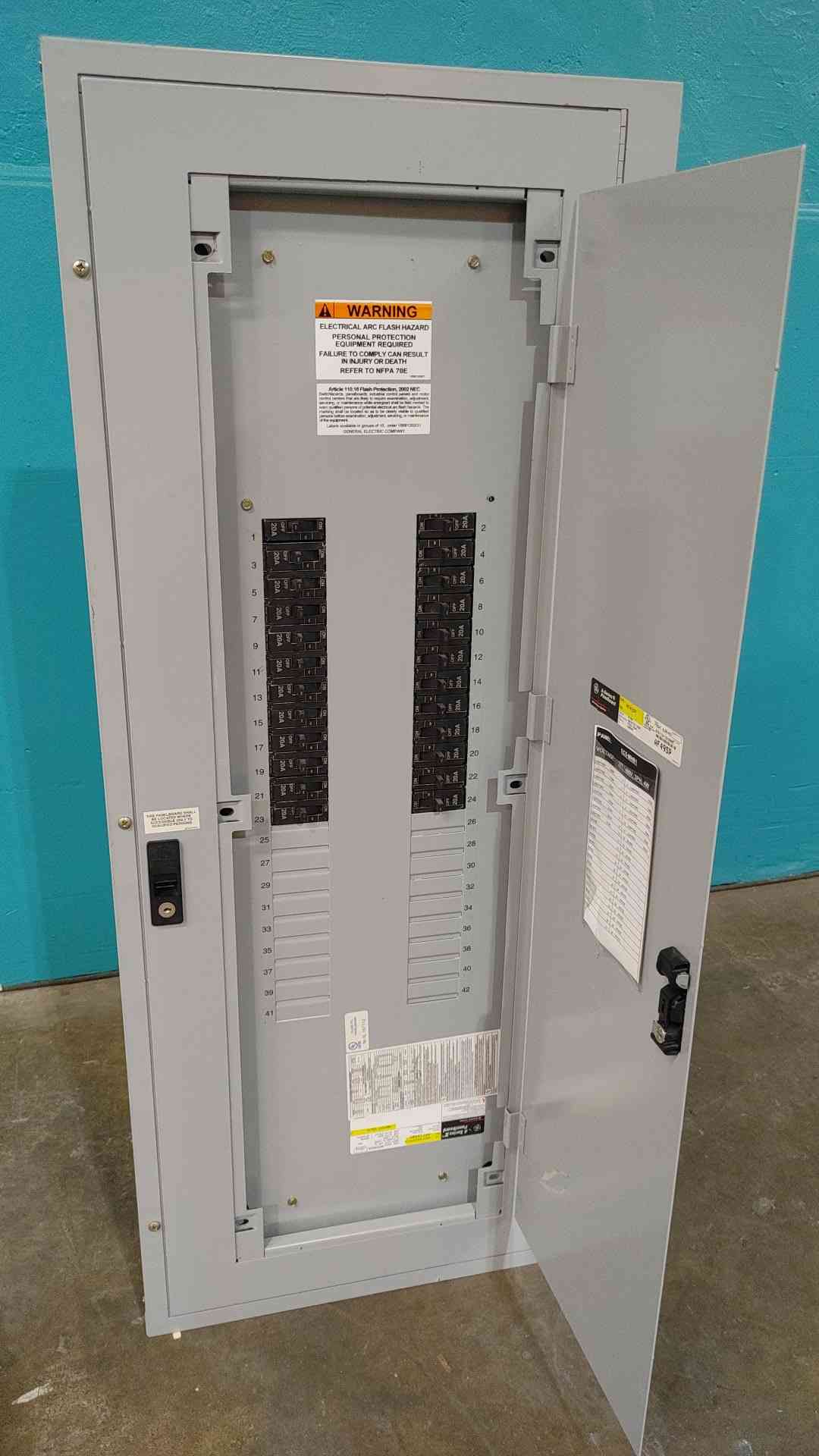 GE 3 Phase 480V 225A Panelboard Door in Door Load Center W/ 24x 20A Bolt Breakers