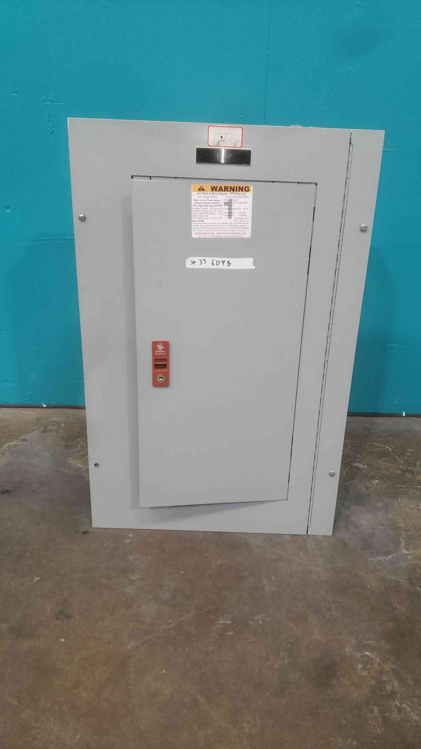 GE 3 Phase 50A Main Panelboard 240V Load Center Box W/ 17x 20A 1x 50A THQB Bolt On Breakers
