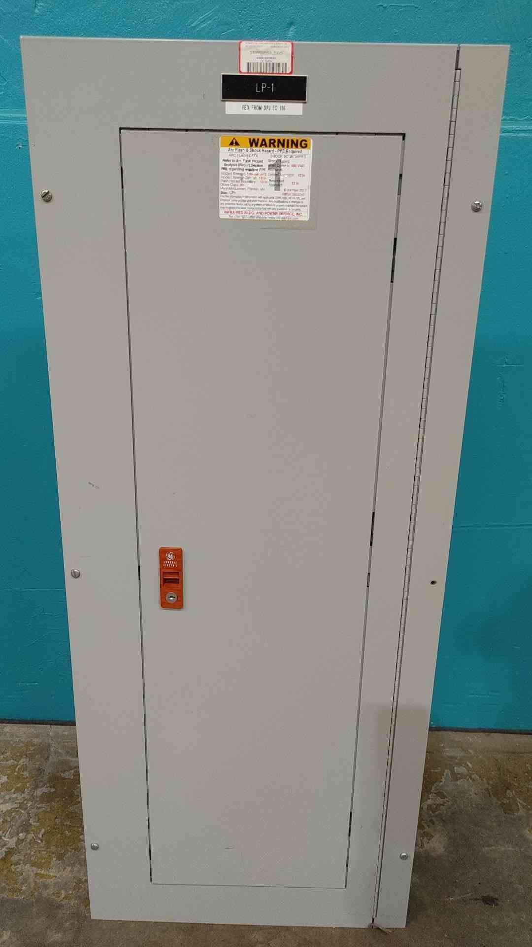 GE A-Series 225A 480Y/277V 3 Phase 42 Circuit Panelboard Enclosure W/ Breakers
