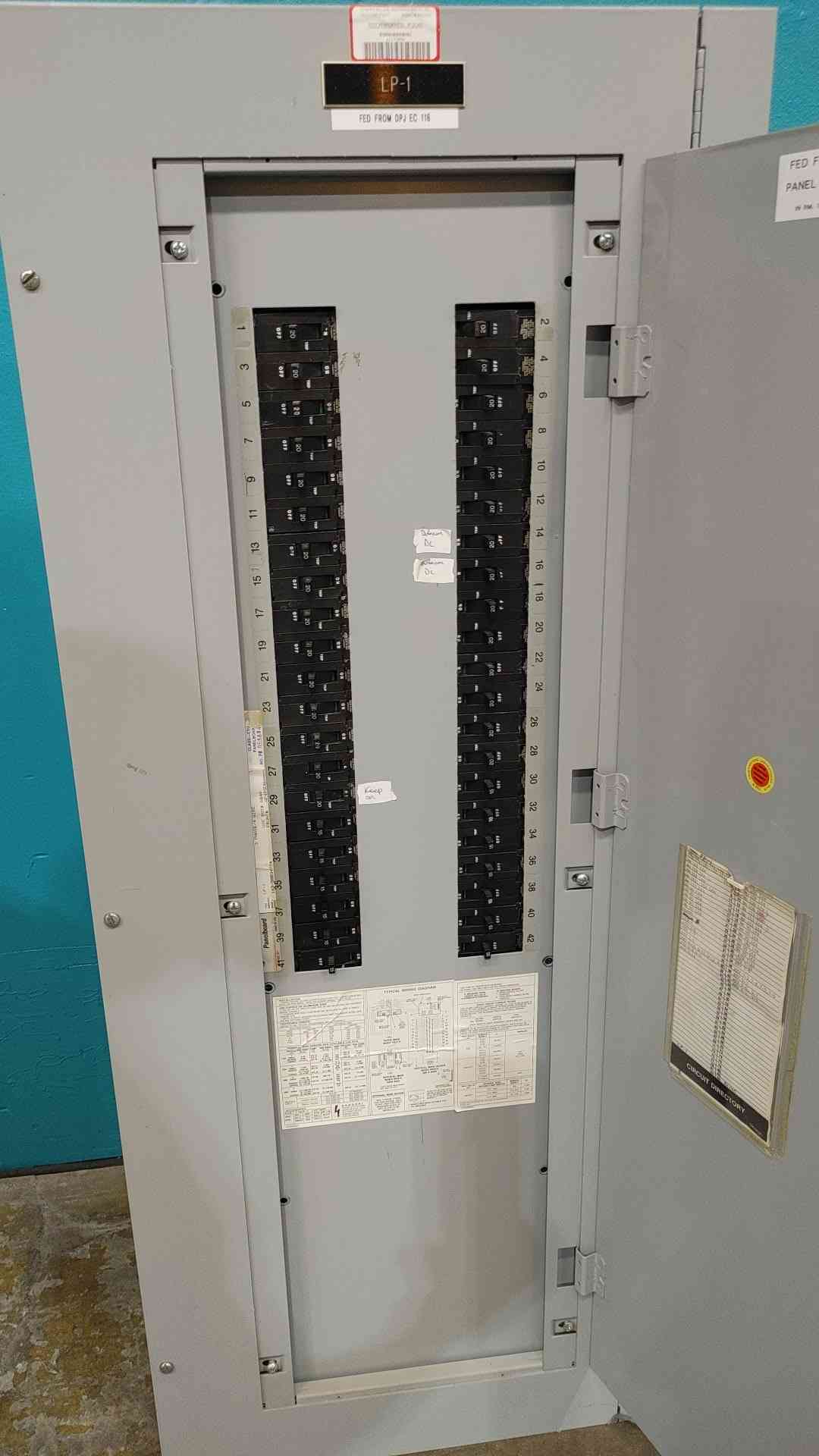 GE A-Series 225A 480Y/277V 3 Phase 42 Circuit Panelboard Enclosure W/ Breakers