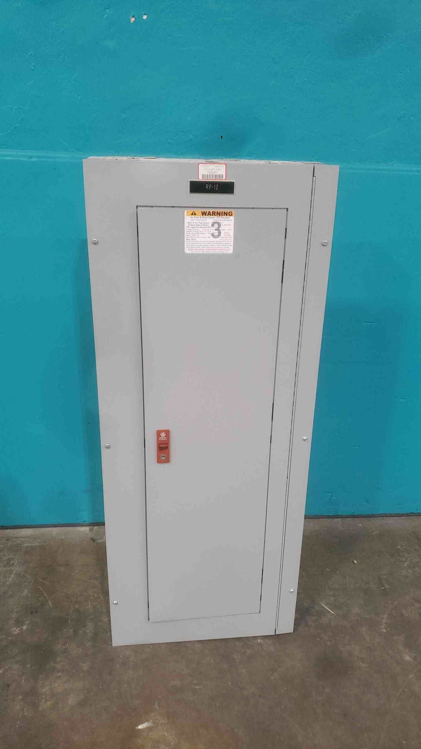 GE 150A Main Breaker Panelboard 208Y/120V 3 Phase 42 Circuit Panel Enclosure Loaded