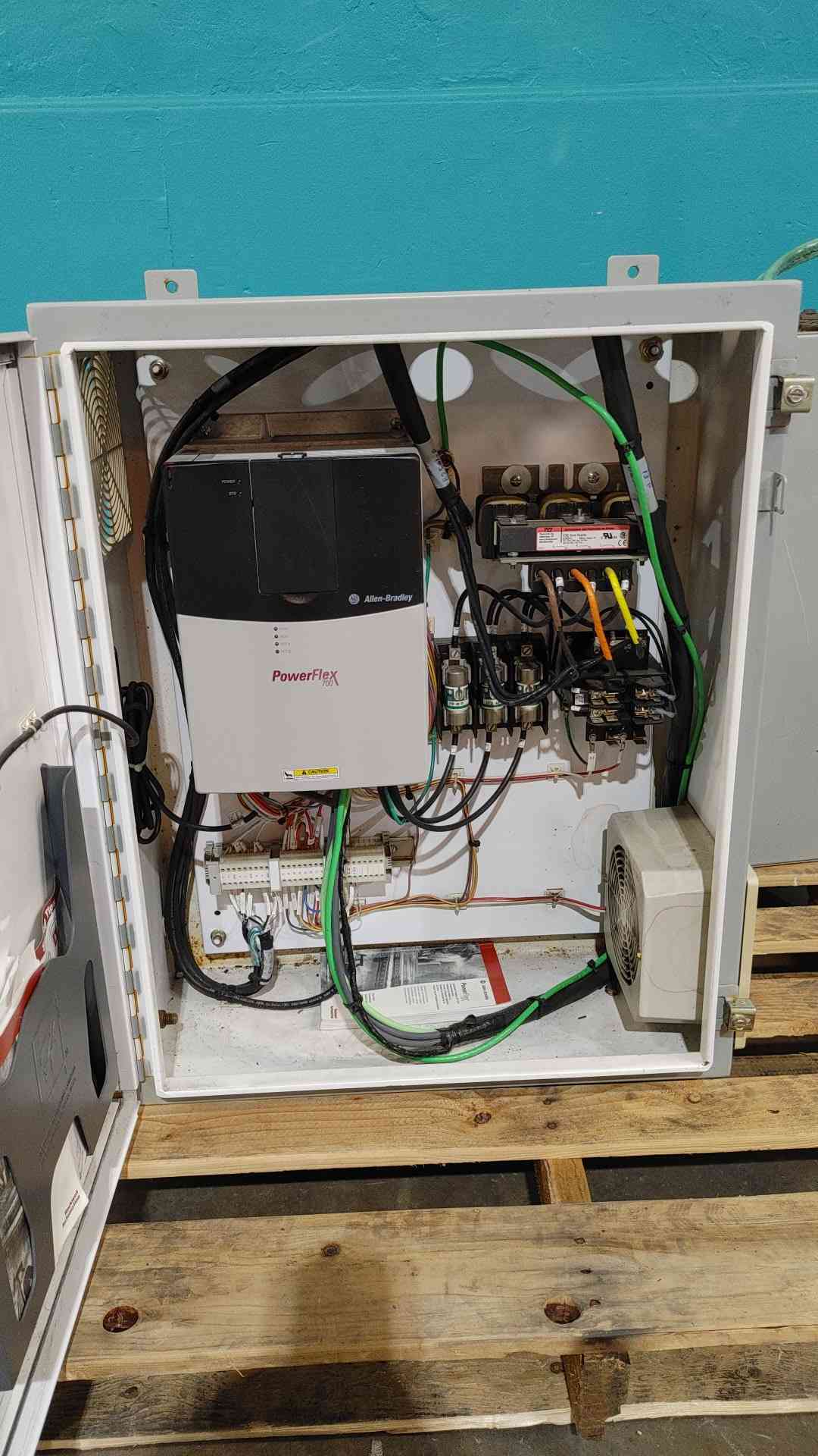 Allen Bradley PowerFlex 700 VFD 25 HP 480V 20BD034A0AYNAND0 Enclosed Panel